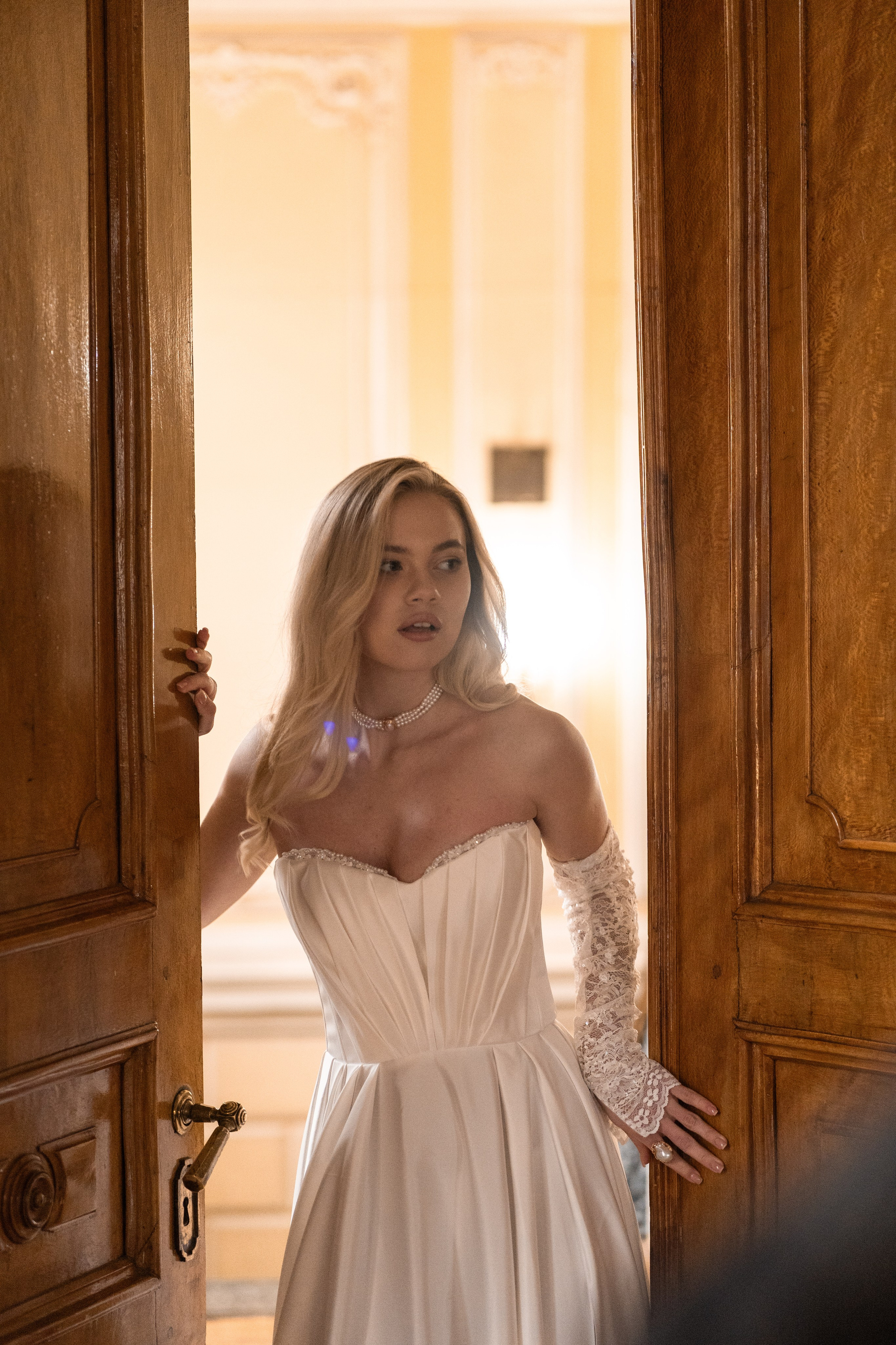 Свадебная фотосессия в Пушкинской библиотеке. Свадебный фотограф в Москве Анна Полушина