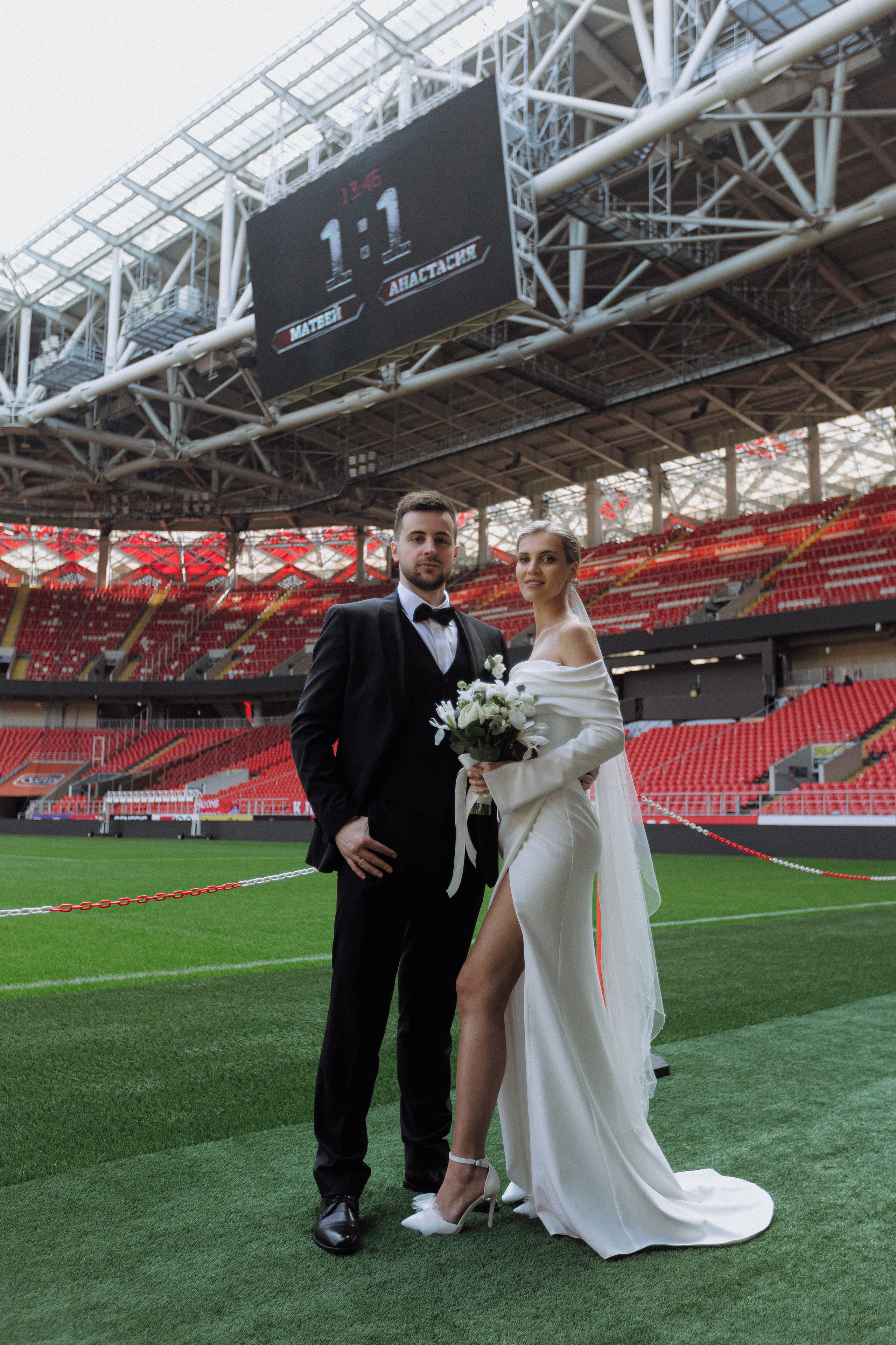 Свадебная фотосессия на стадионе Спартак. Свадебный фотограф в Москве. свадебная фотосессия Москва. Фотограф в Москве Валерия Рожкова