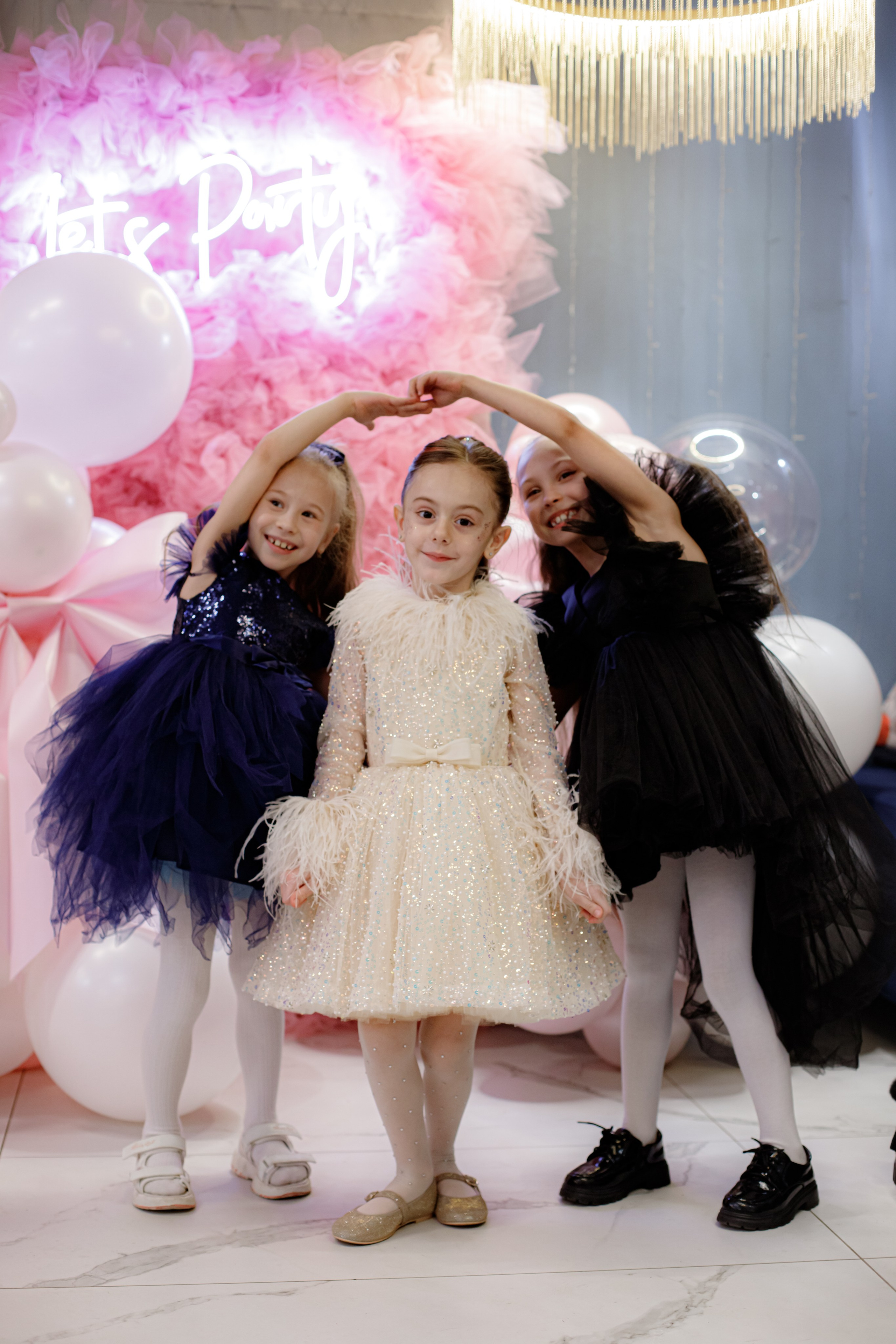 ASIA'S BIRTHDAY PARTY. Photokarish