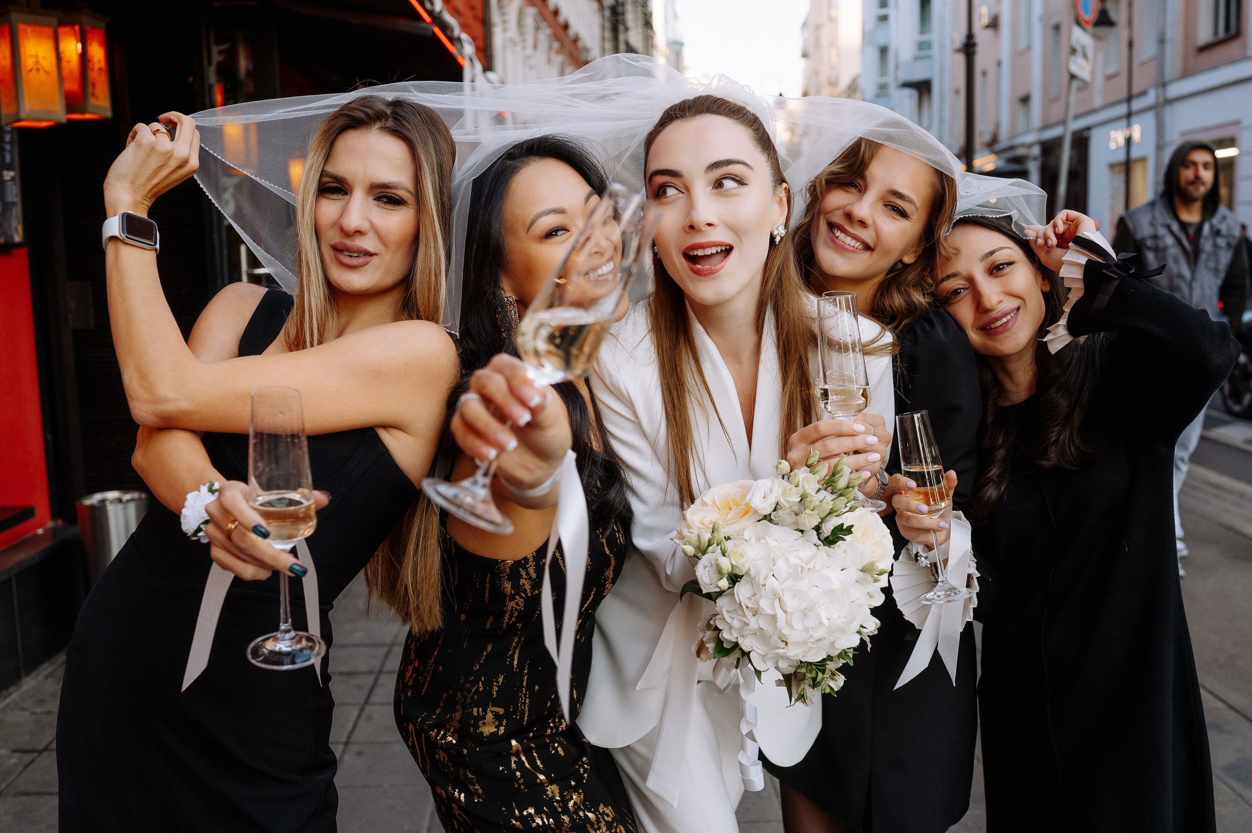 Девичник Лауры | Патриарши Пруды | 2023. Фотограф Вито Бурмасов | Москва