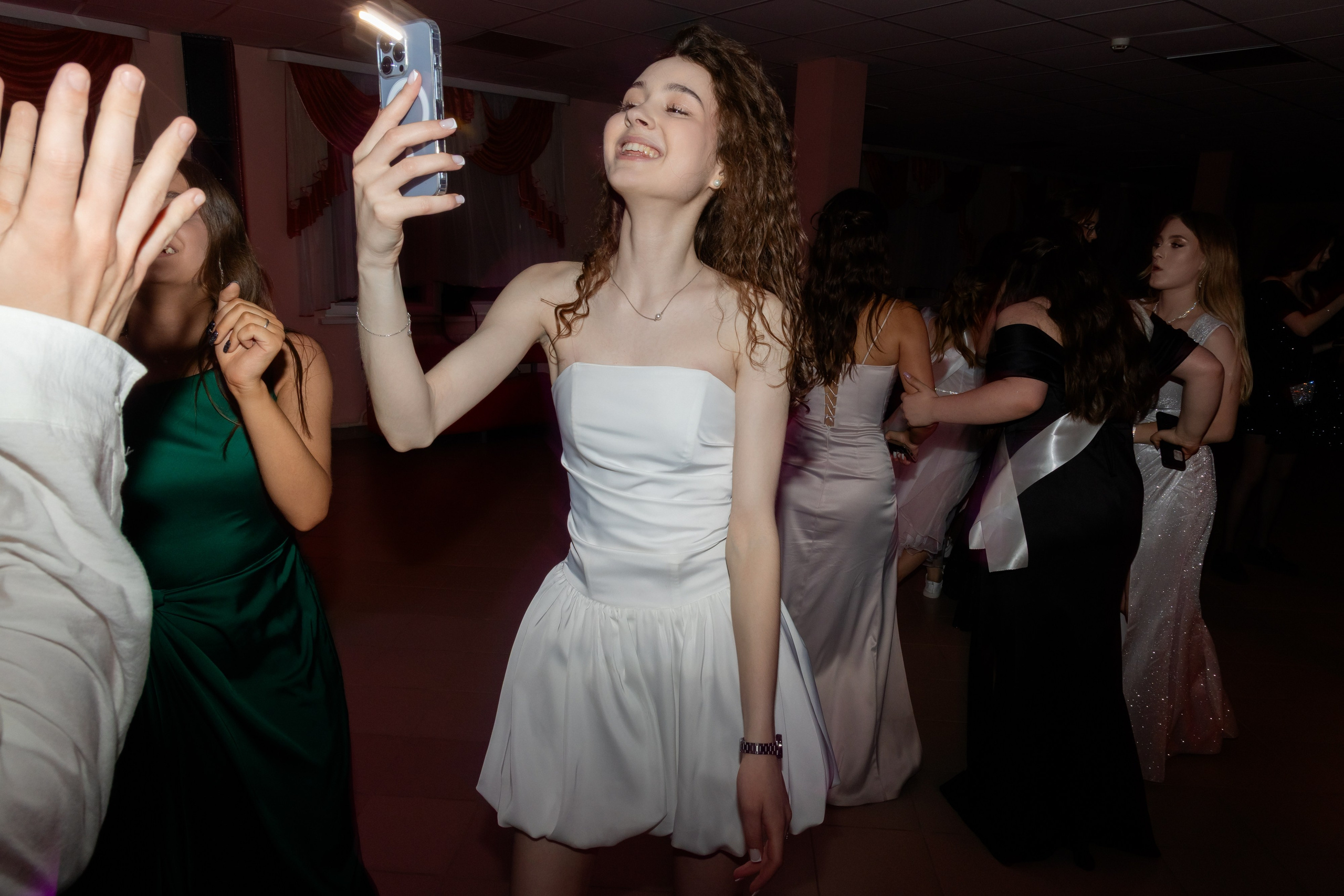 Школьный выпускной 2025 год в Минске, Беларуси. Свадебный фотограф в Минске/Беларуси Сергей Спиридонов