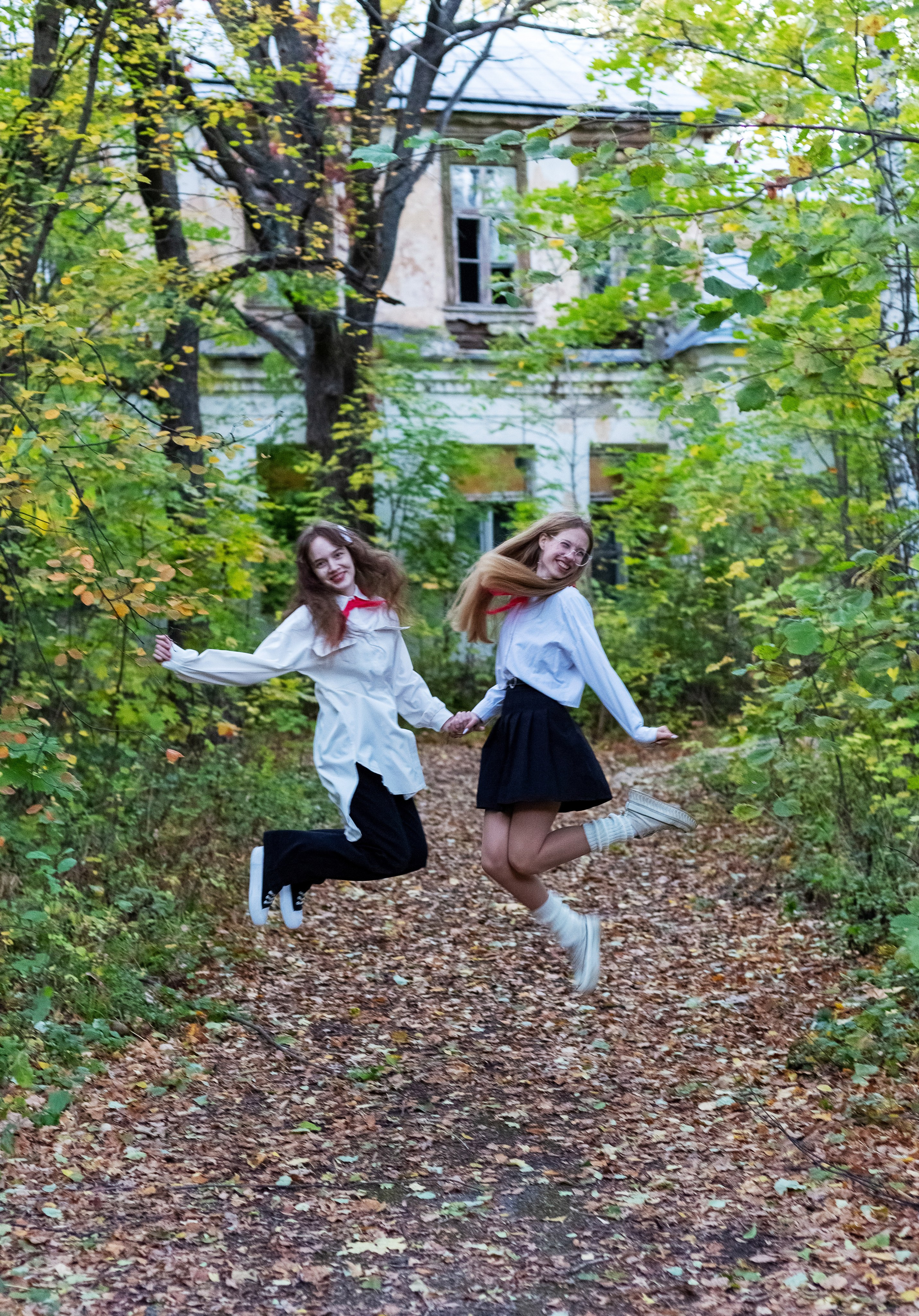 Пионеры заброшенная лесная школа, 9Б — школа 92. Выпускные альбомы Воронеж от Веры Соколовой