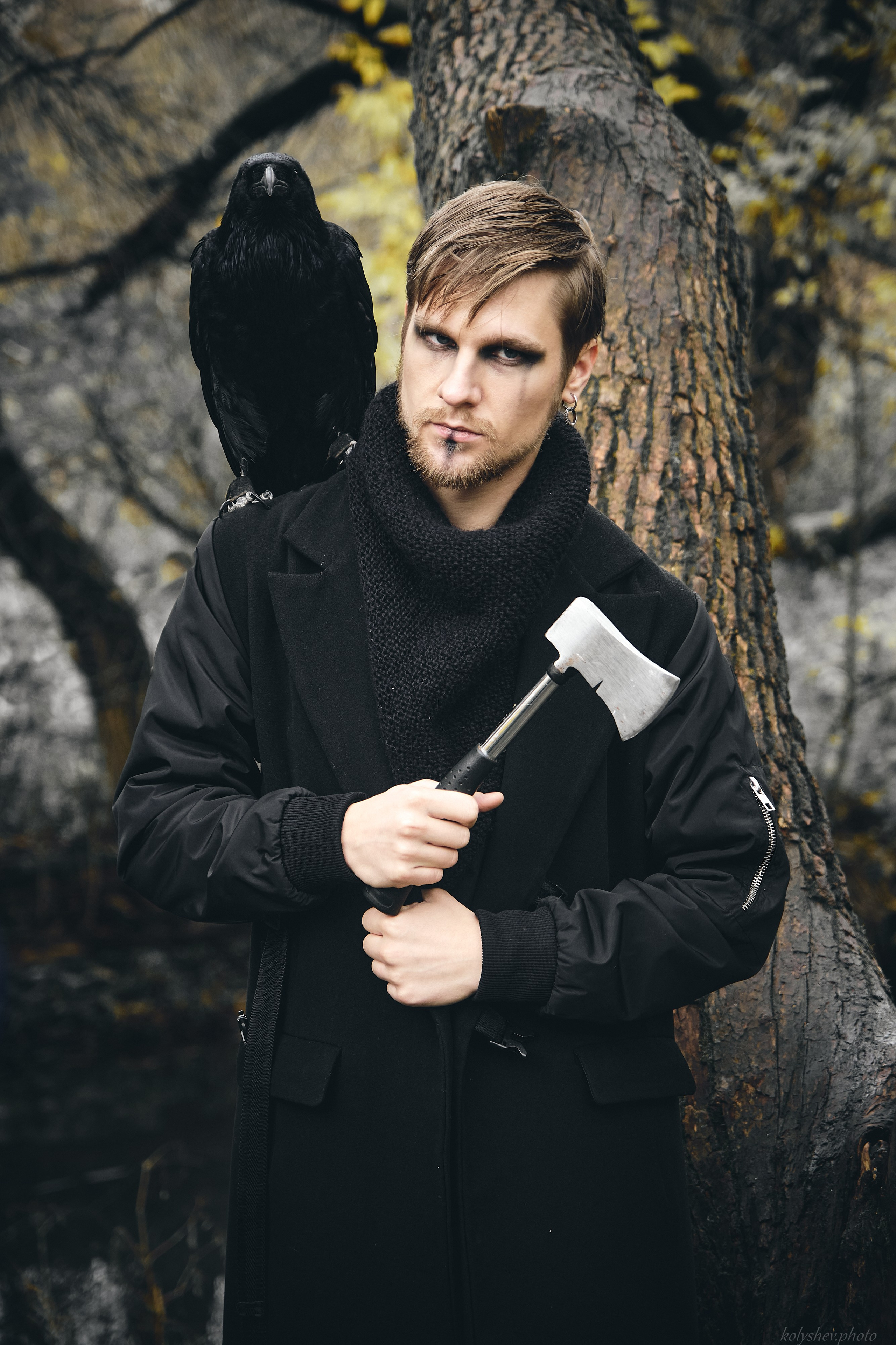 Фотосессия с вороном в парке. Портретный фотограф на новый год в Москве Виктория Колышева