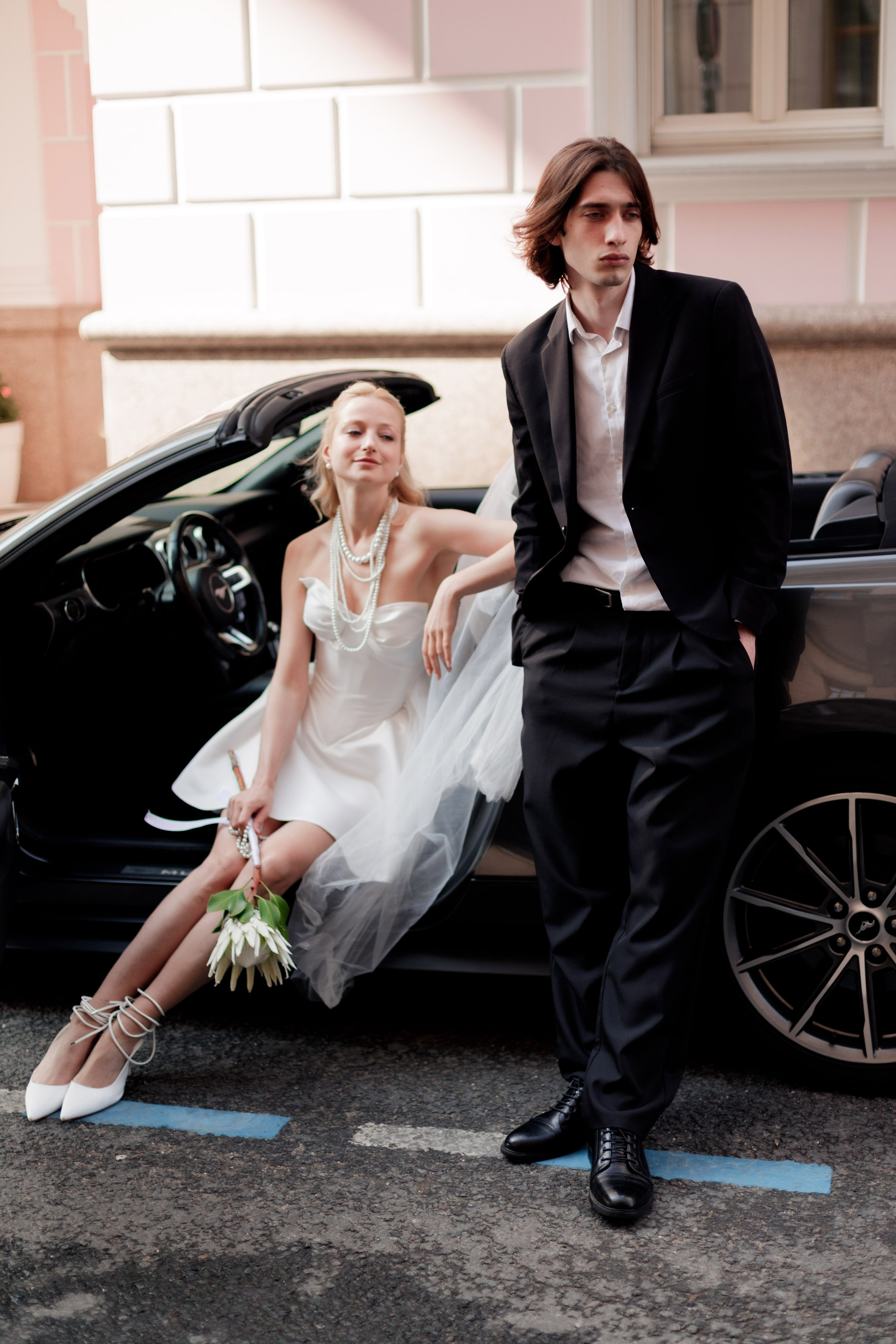 Свадебная фотосессия с автомобилем в центре Москвы, фотограф свадьбам Москва