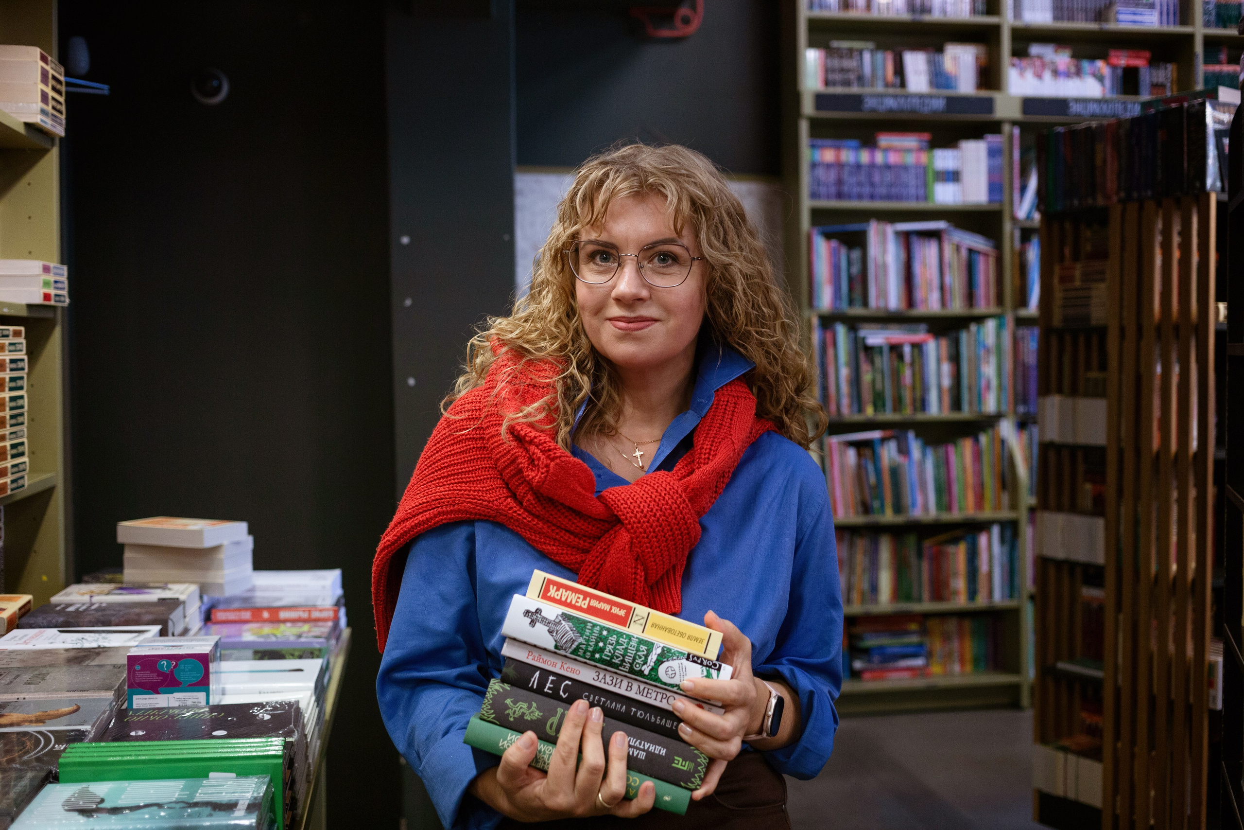 Фотосессия в СПб и книжном магазине Подписные издания. Портретные фотосессии, контент-съемки, репортаж