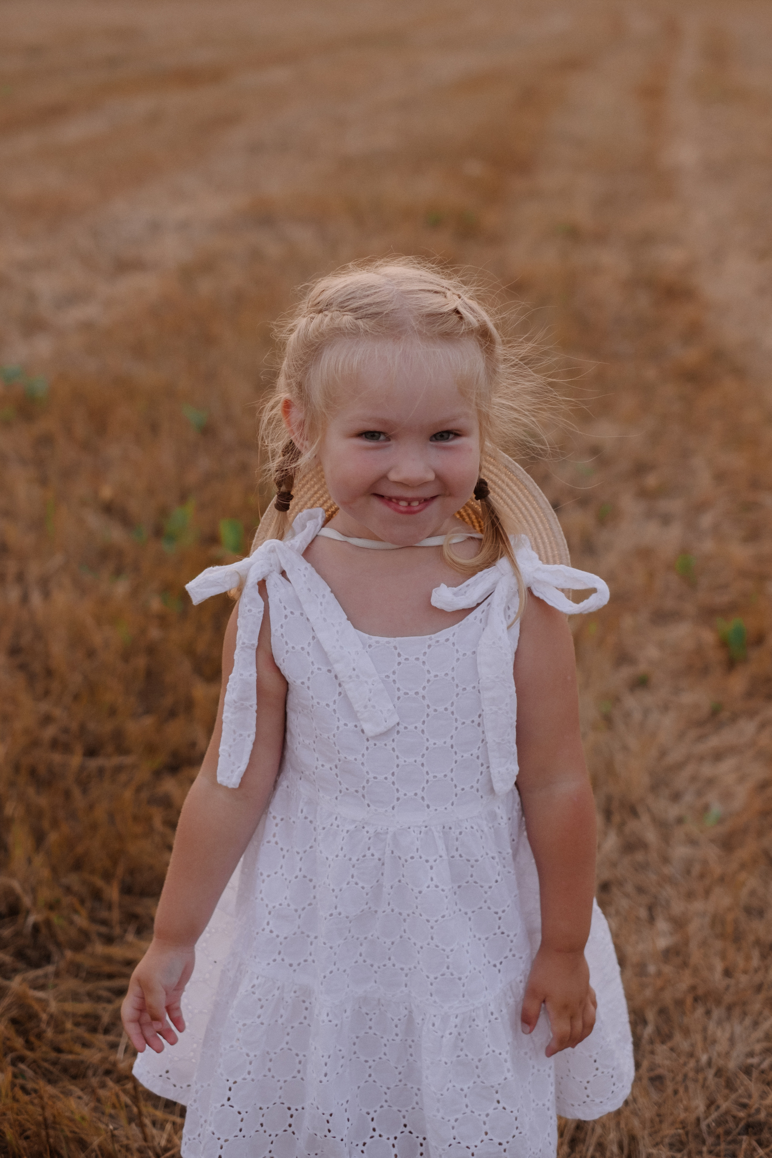 В поле Ксюша + Саша + Кира. Свадебный и семейный фотограф г. Волгоград Биленко Ангелина