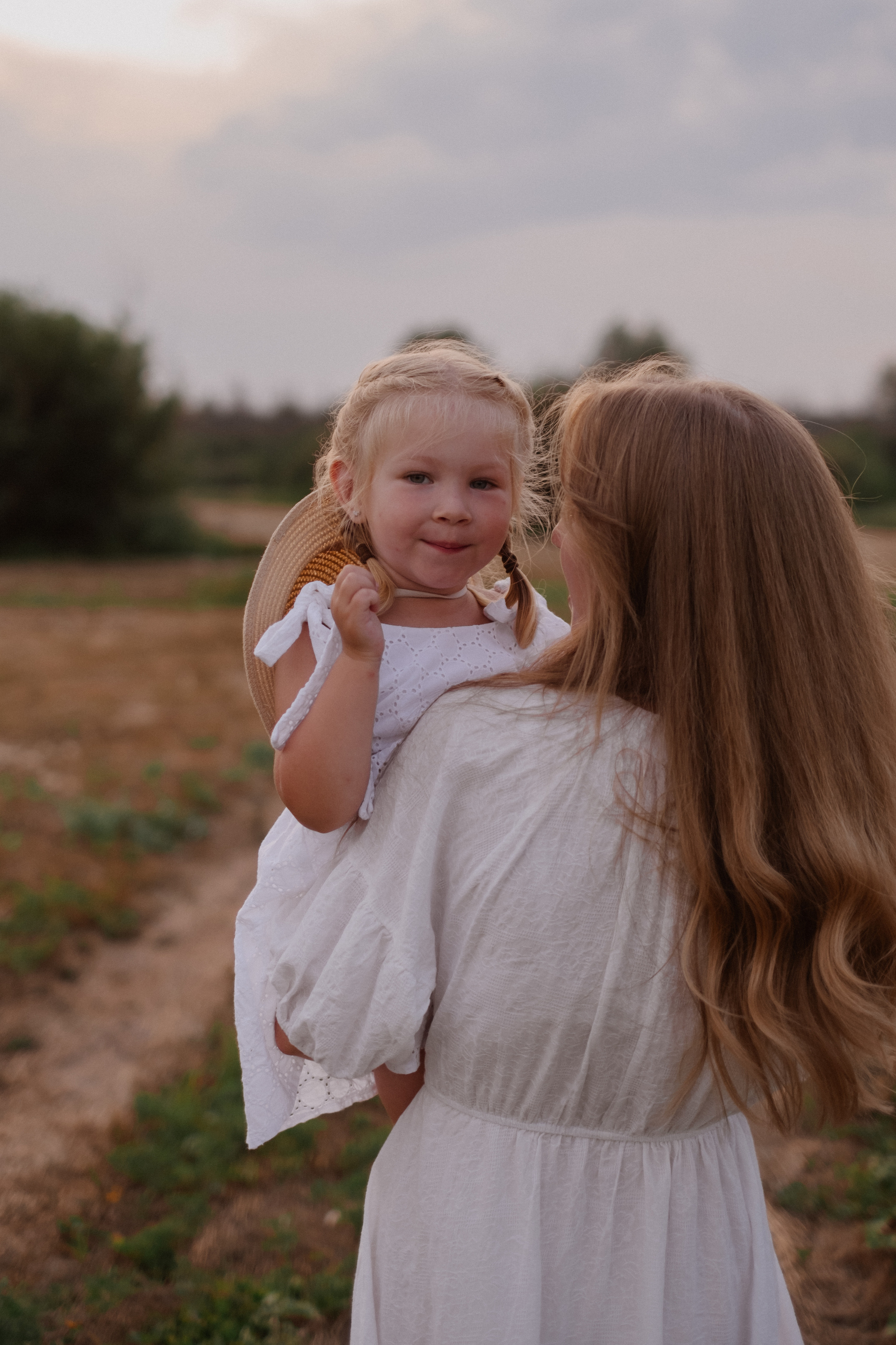 В поле Ксюша + Саша + Кира. Свадебный и семейный фотограф г. Волгоград Биленко Ангелина