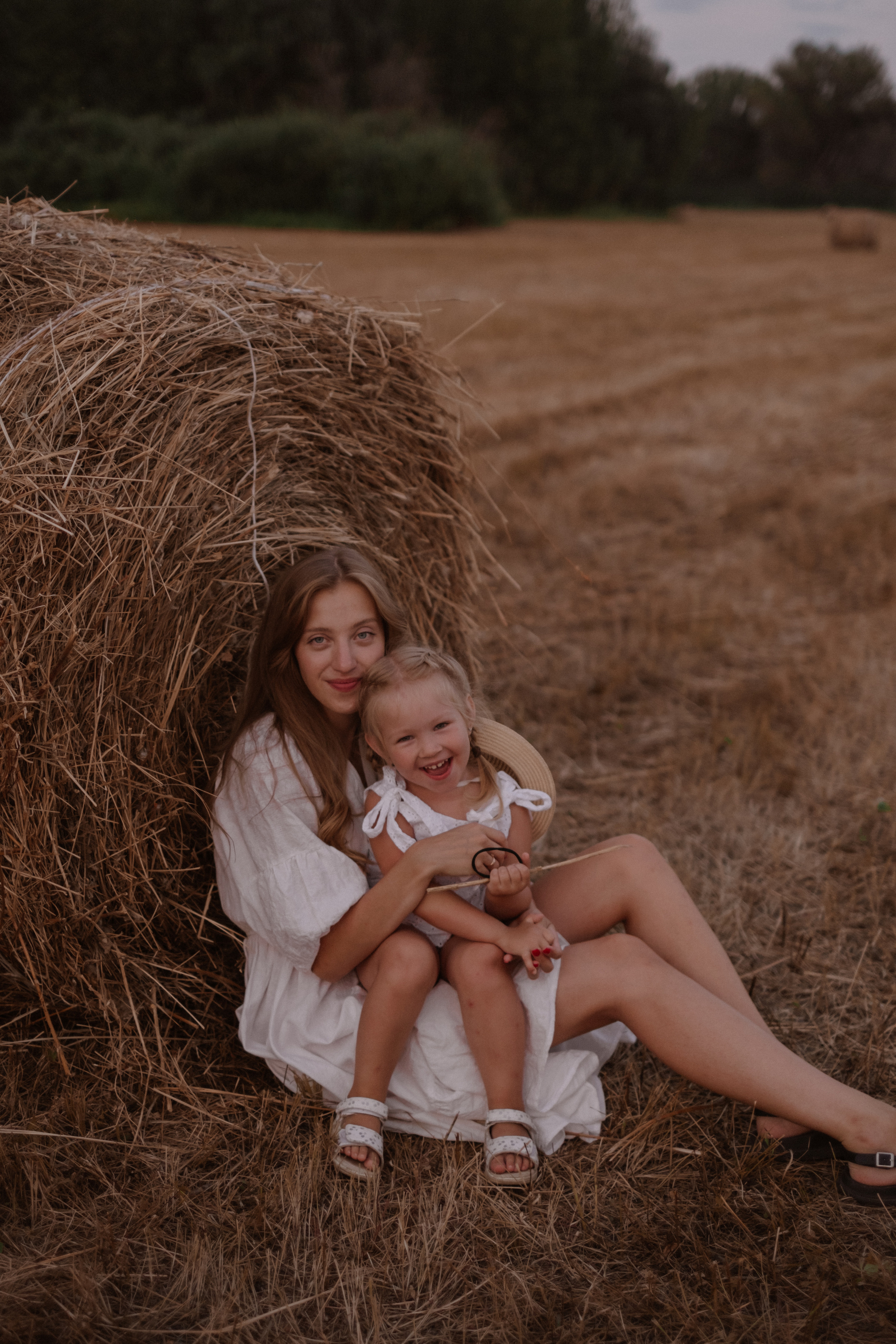 В поле Ксюша + Саша + Кира. Свадебный и семейный фотограф г. Волгоград Биленко Ангелина