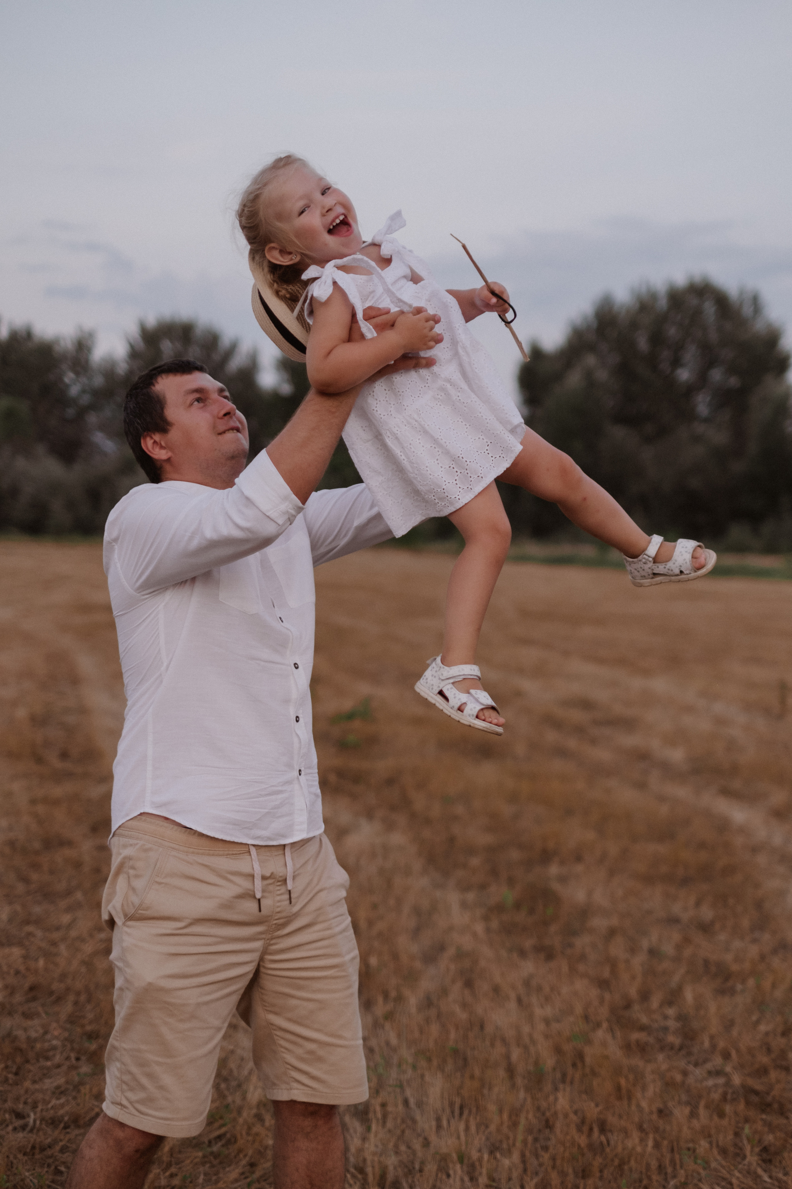 В поле Ксюша + Саша + Кира. Свадебный и семейный фотограф г. Волгоград Биленко Ангелина