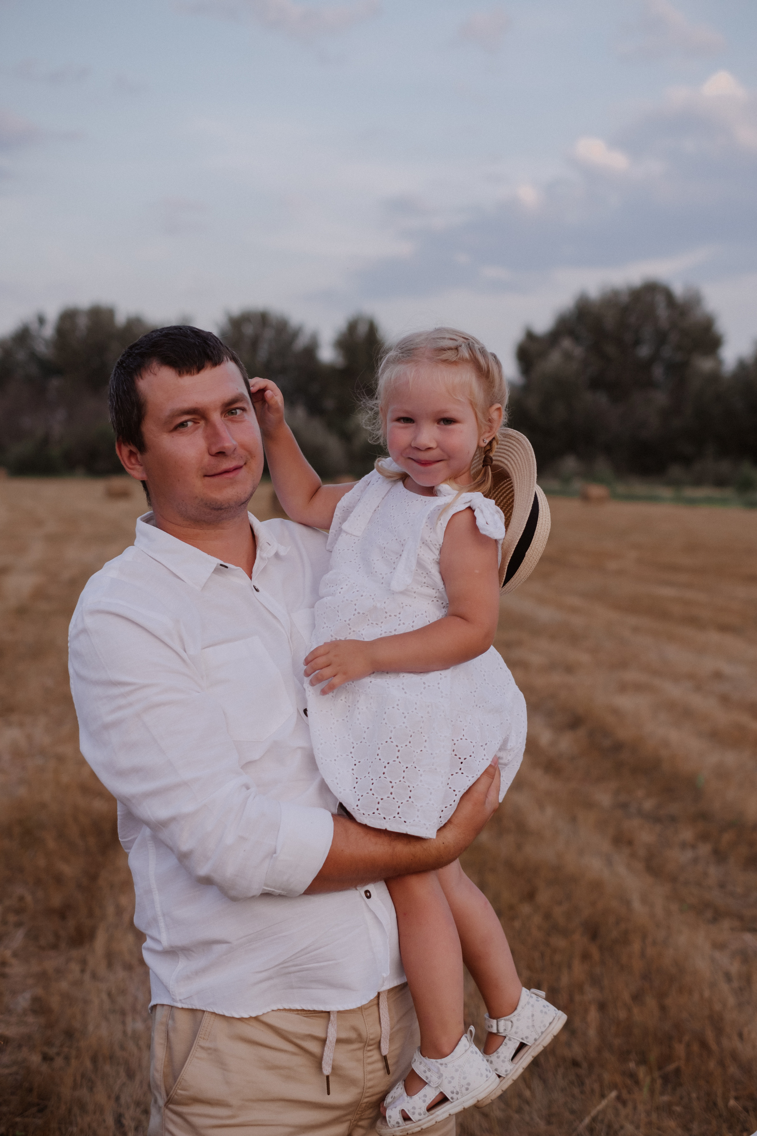 В поле Ксюша + Саша + Кира. Свадебный и семейный фотограф г. Волгоград Биленко Ангелина