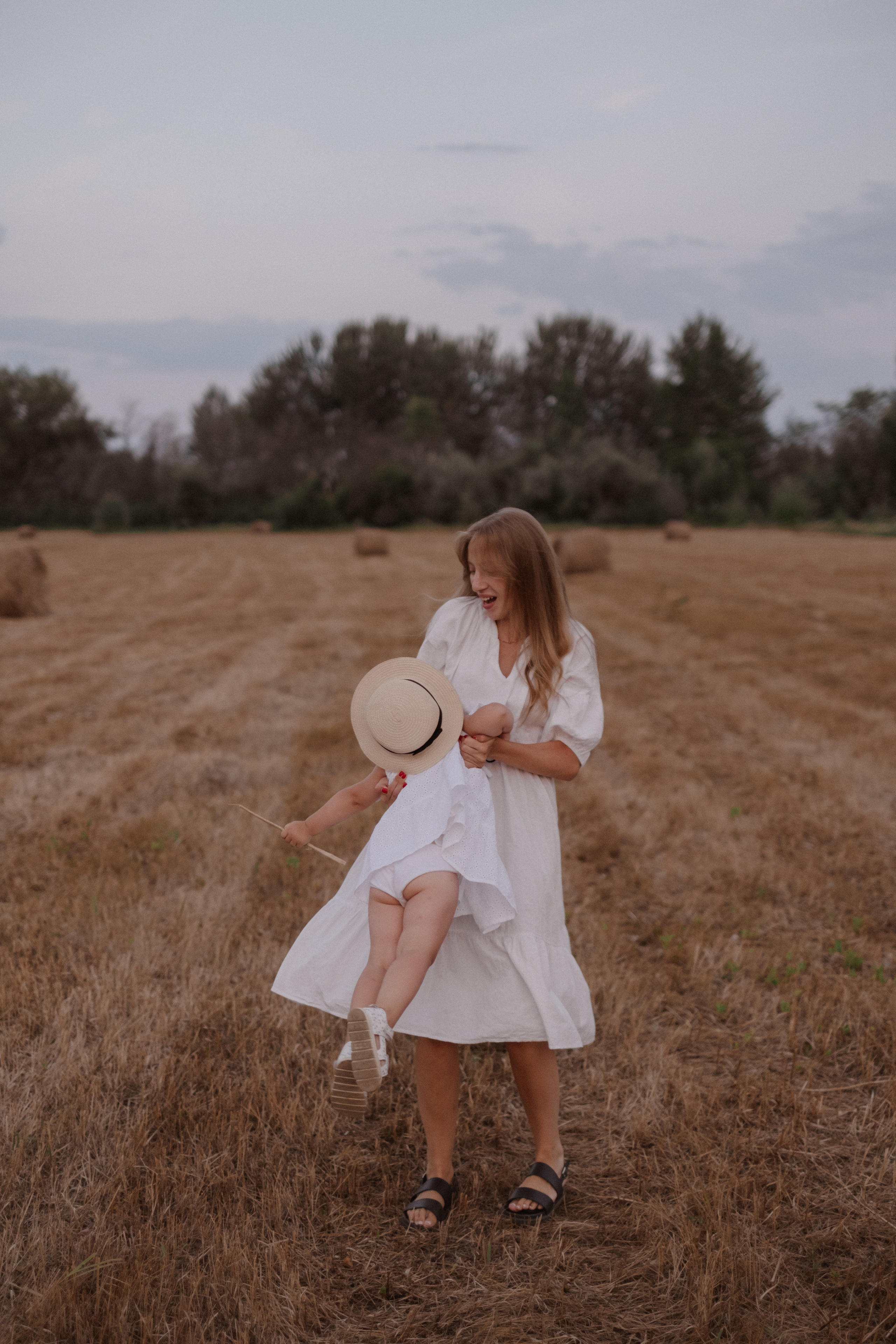 В поле Ксюша + Саша + Кира. Свадебный и семейный фотограф г. Волгоград Биленко Ангелина