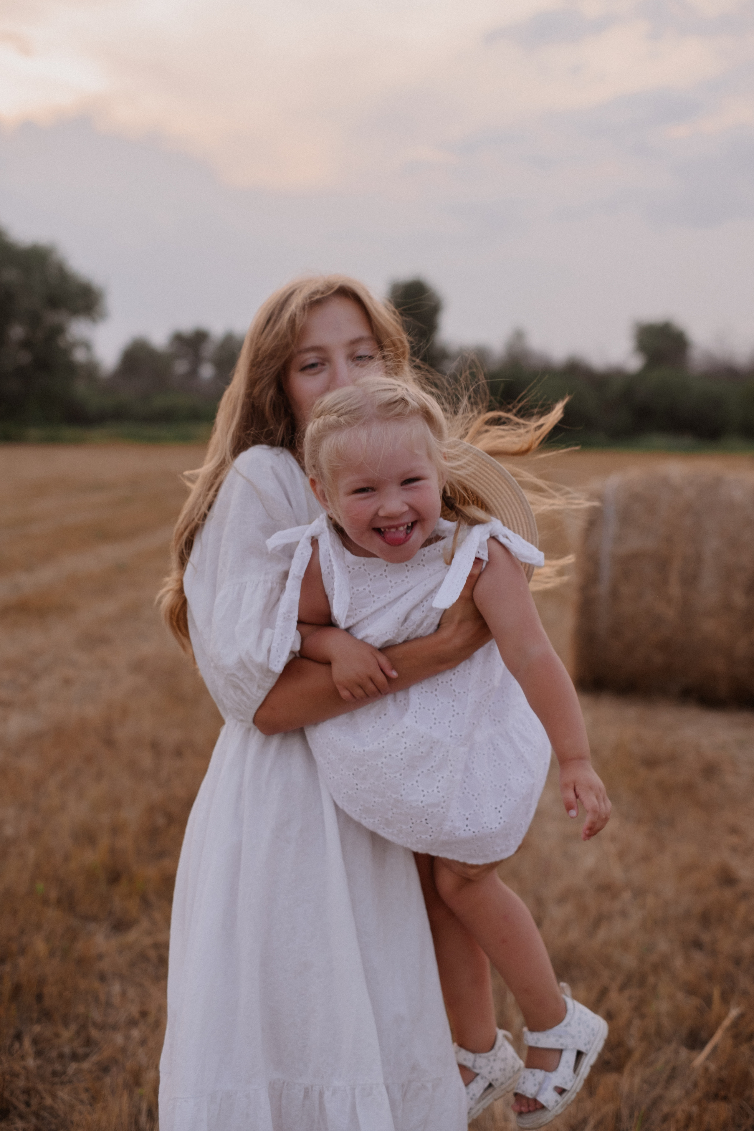 В поле Ксюша + Саша + Кира. Свадебный и семейный фотограф г. Волгоград Биленко Ангелина