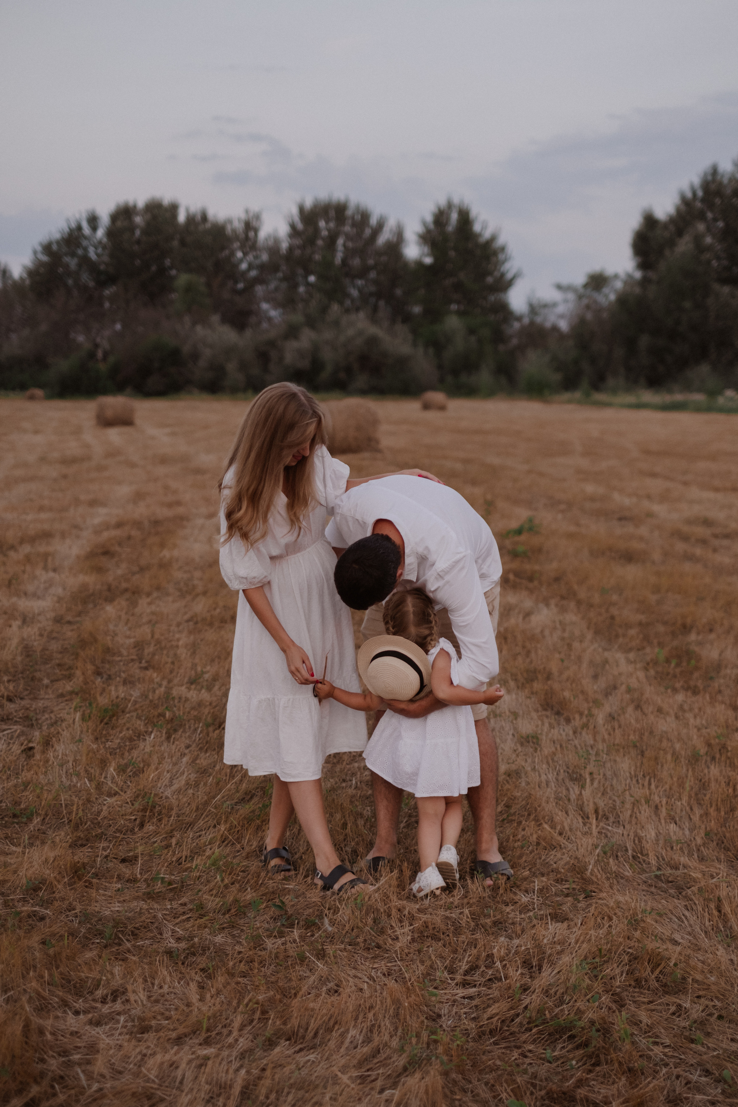 В поле Ксюша + Саша + Кира. Свадебный и семейный фотограф г. Волгоград Биленко Ангелина
