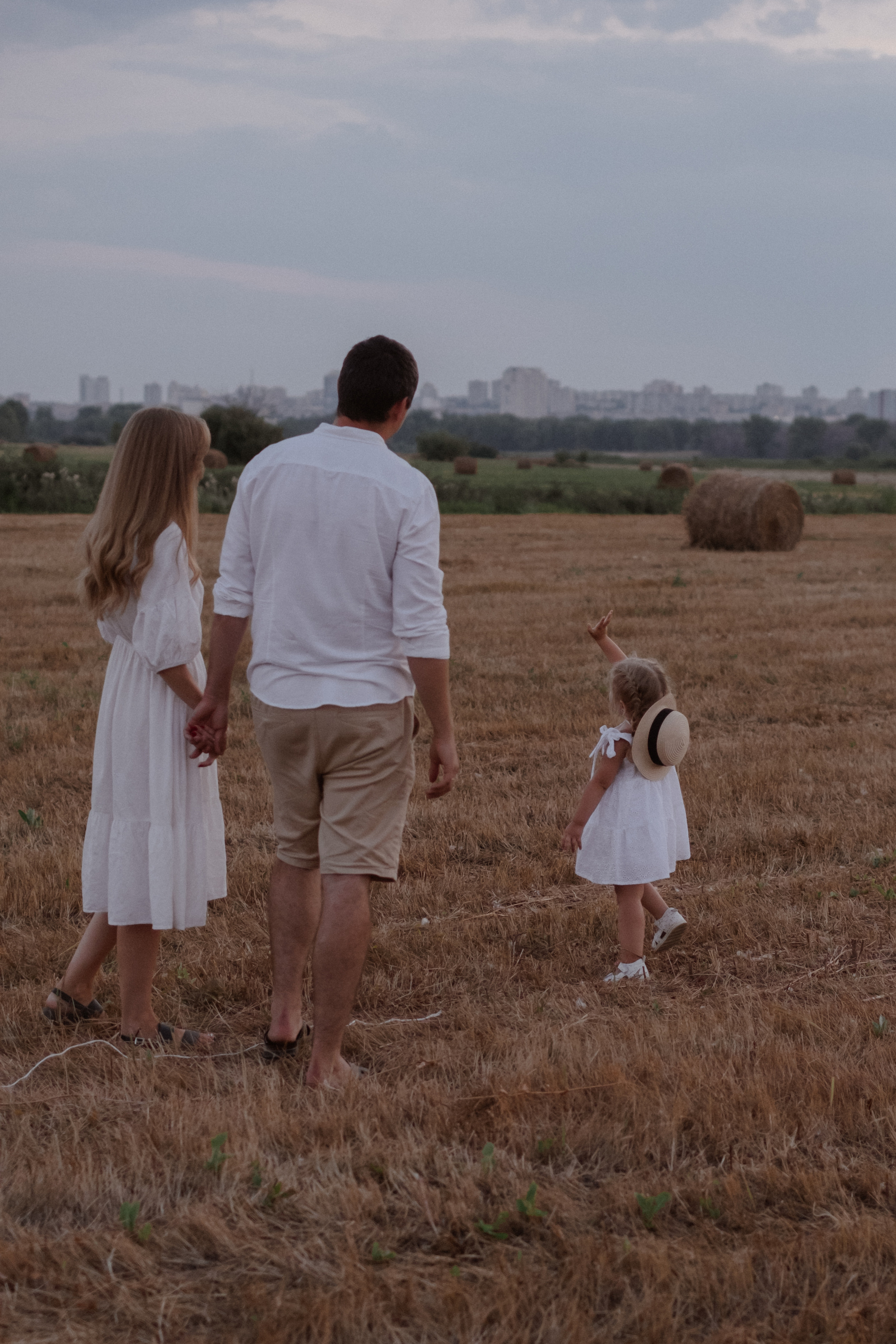 В поле Ксюша + Саша + Кира. Свадебный и семейный фотограф г. Волгоград Биленко Ангелина