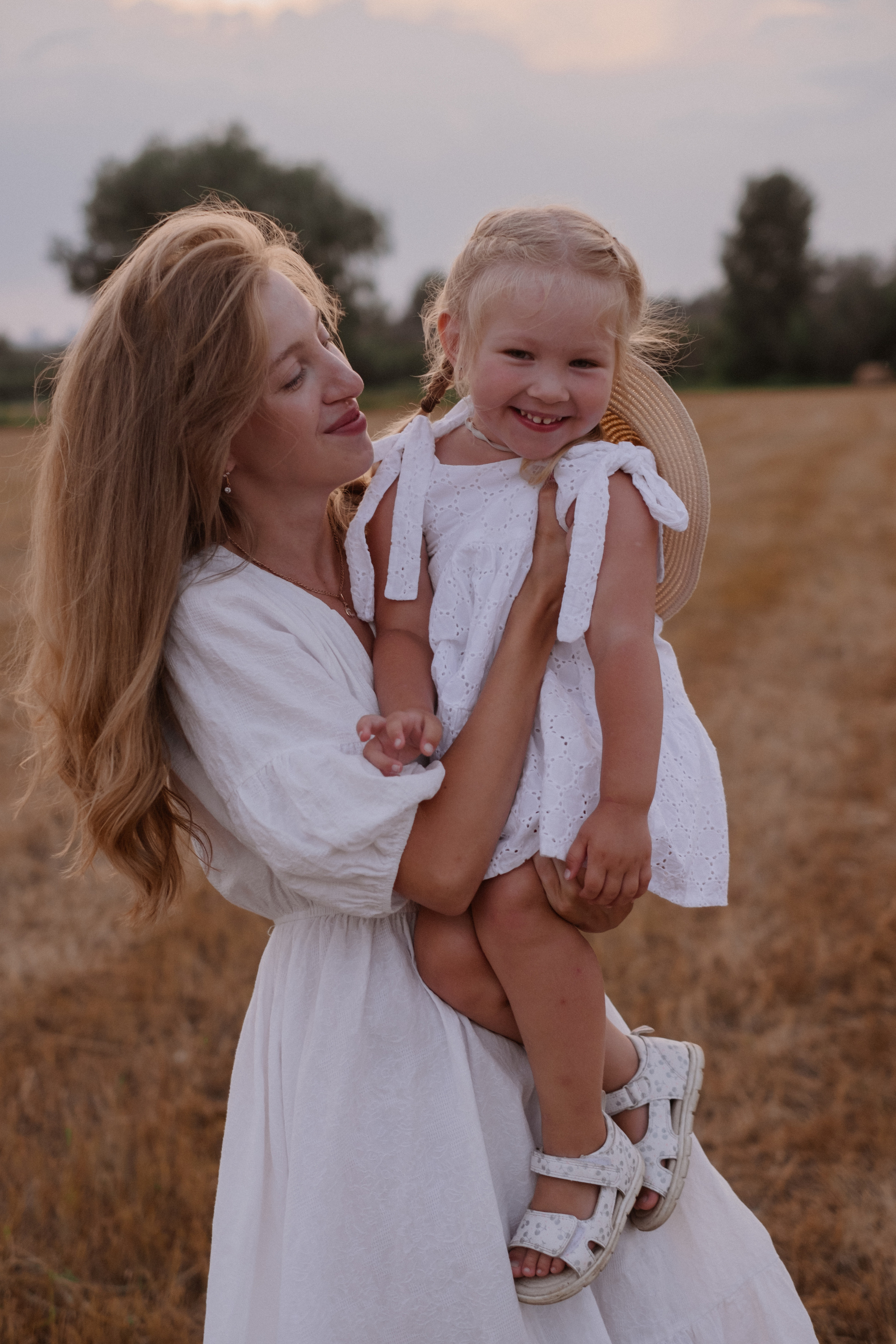 В поле Ксюша + Саша + Кира. Свадебный и семейный фотограф г. Волгоград Биленко Ангелина