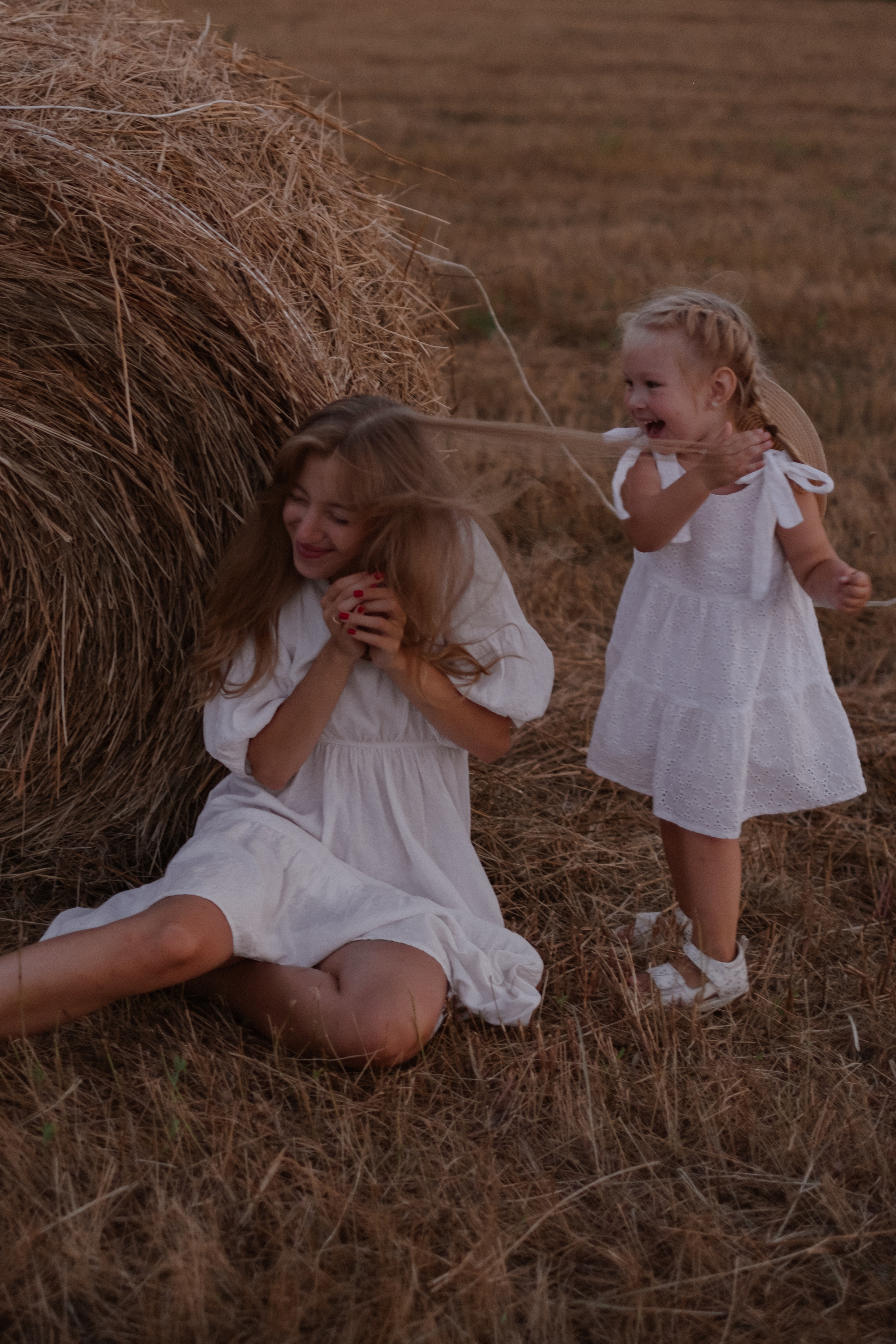 В поле Ксюша + Саша + Кира. Свадебный и семейный фотограф г. Волгоград Биленко Ангелина