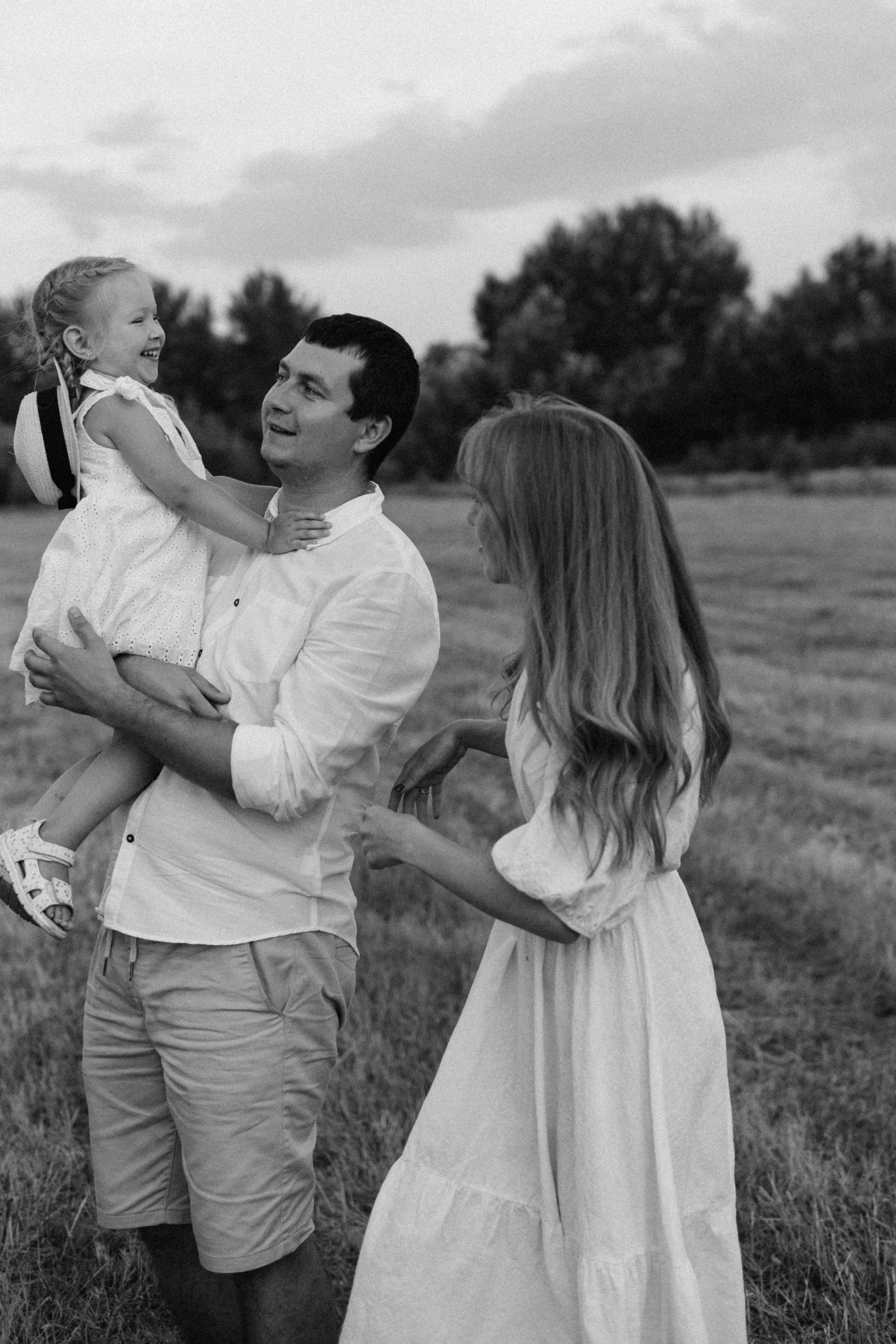 В поле Ксюша + Саша + Кира. Свадебный и семейный фотограф г. Волгоград Биленко Ангелина