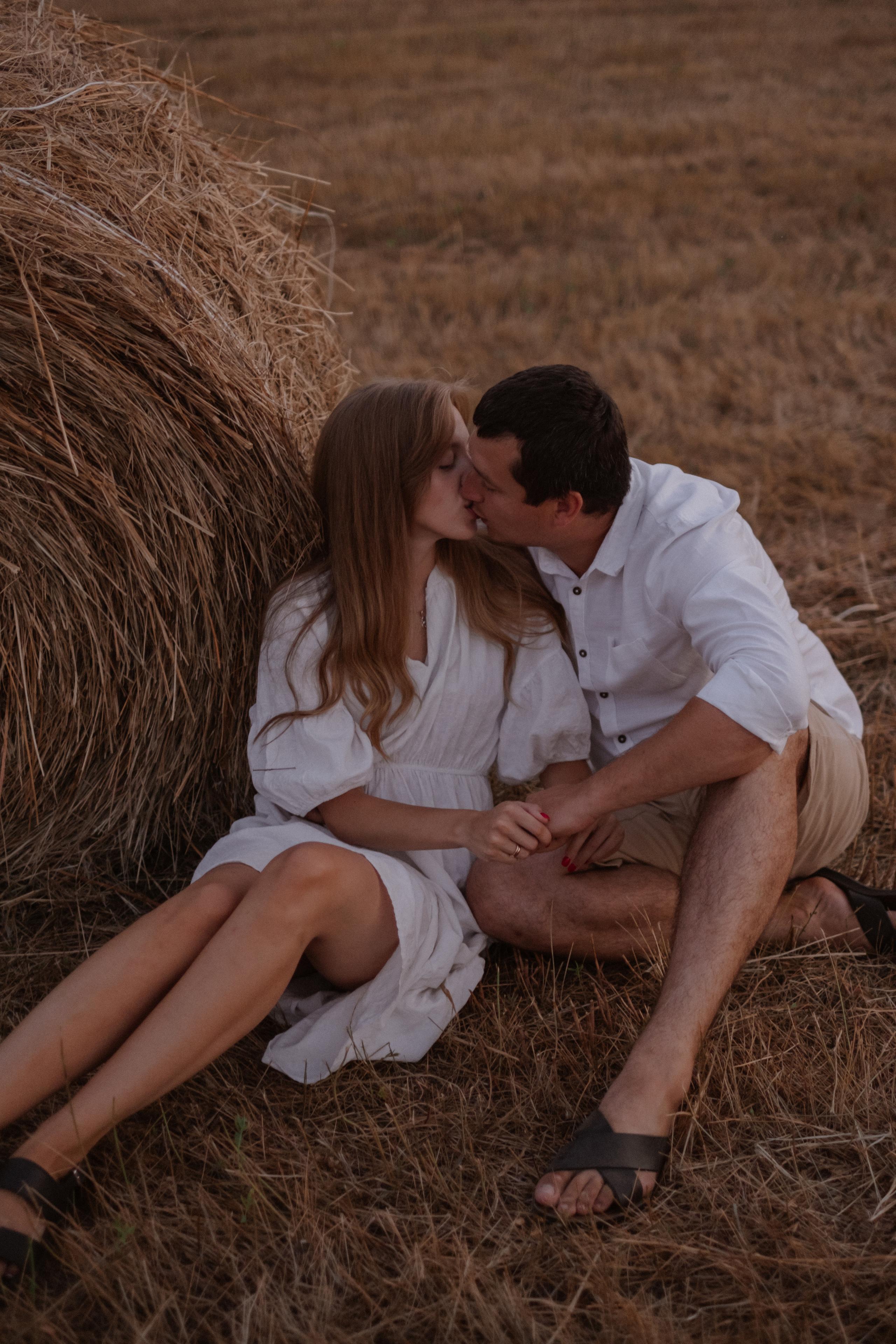 В поле Ксюша + Саша + Кира. Свадебный и семейный фотограф г. Волгоград Биленко Ангелина