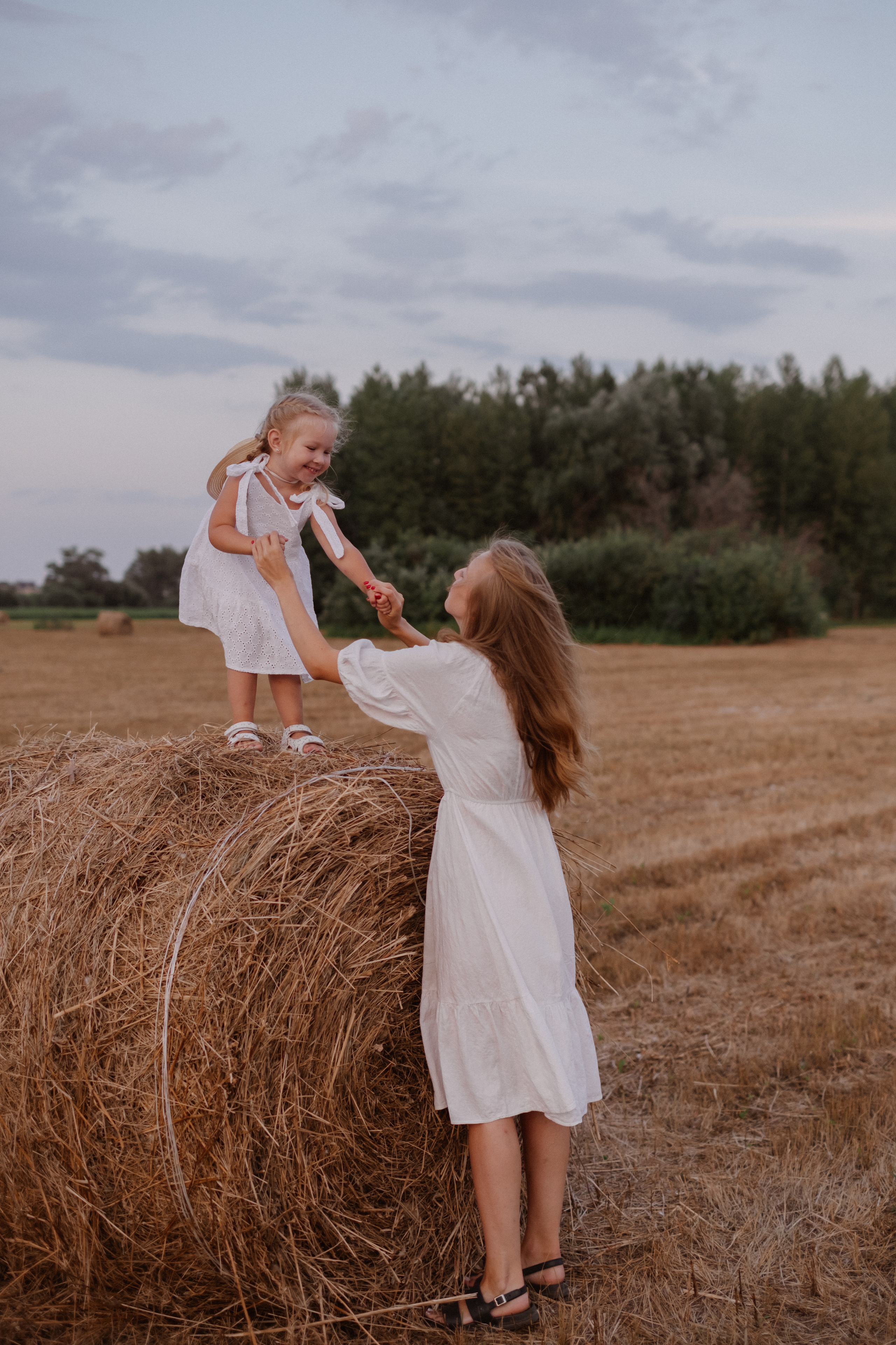 В поле Ксюша + Саша + Кира. Свадебный и семейный фотограф г. Волгоград Биленко Ангелина
