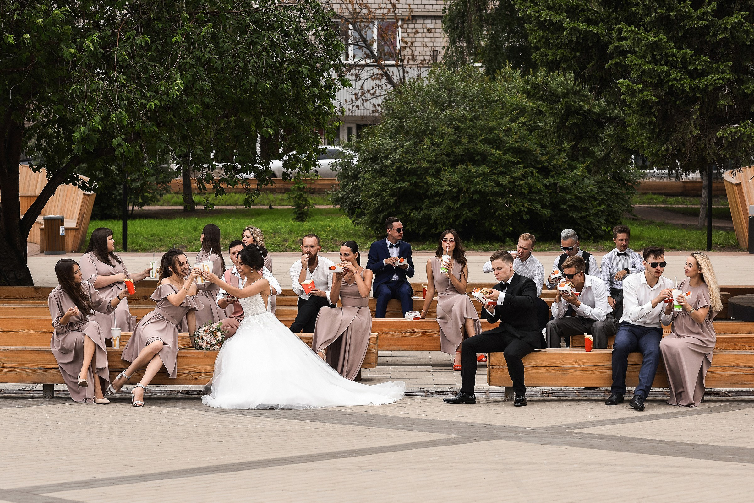 🌄 Демьян и Катя — свадьба в нацпарке "Столбы" | Веселый банкет и эпичные фото на скалах. 📸 Свадебный и семейный фотограф в Красноярске Тихомиров Евгений | 17 лет опыта | 800+ свадеб