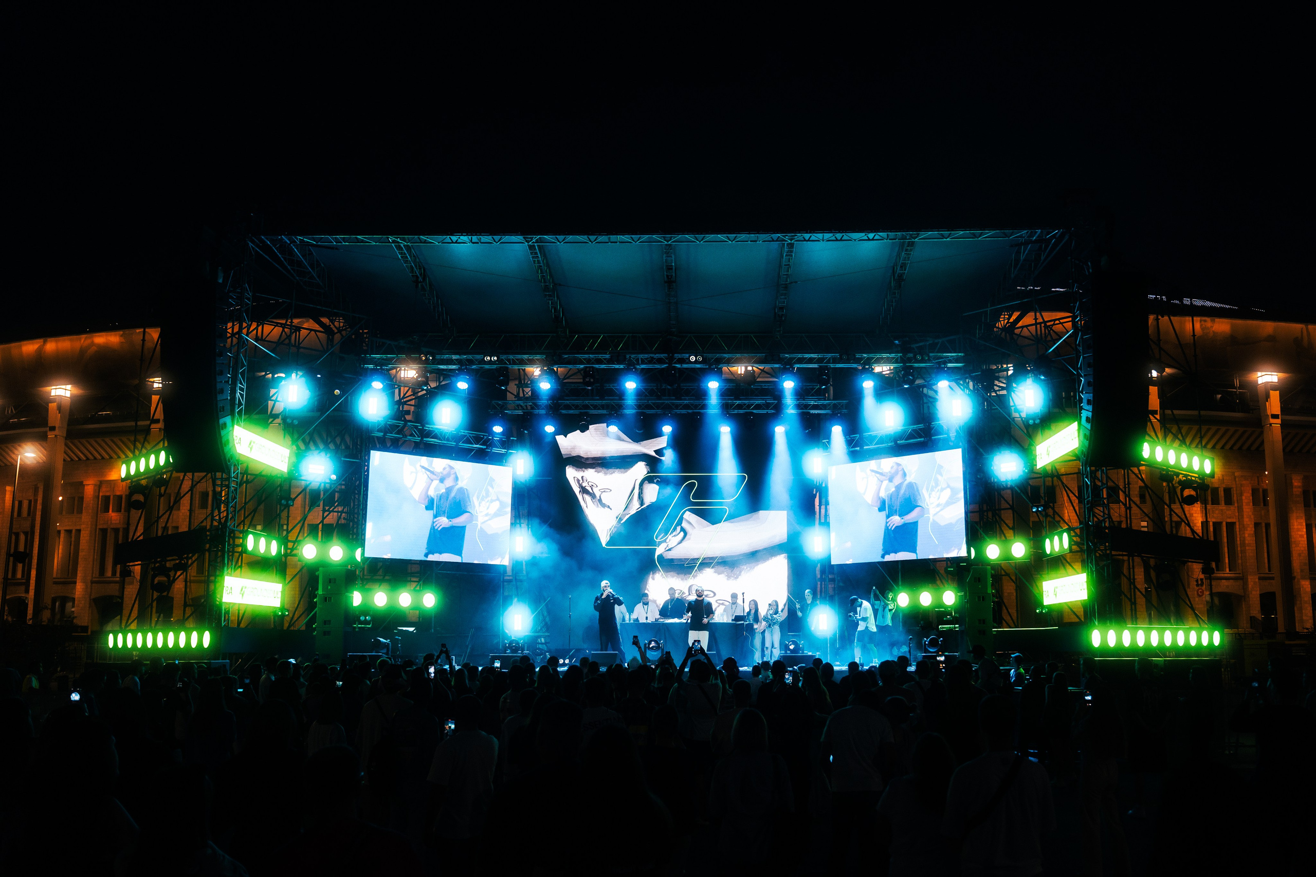 Концерт Jakone & A.V.G на фестивале Grounded Event. Ilya Foxy — автомобильный фотограф