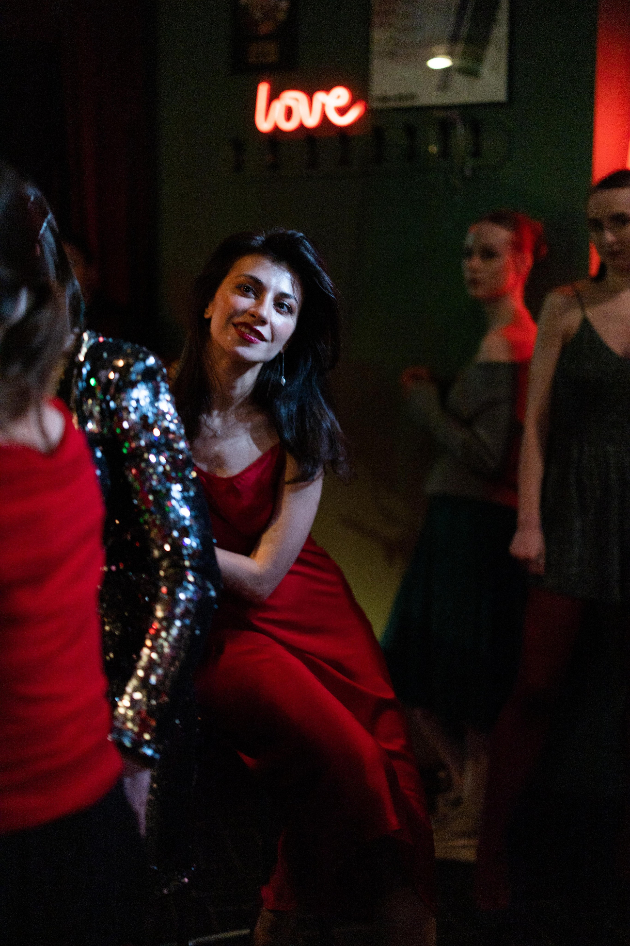 Film backstage. VICTORIA SHU