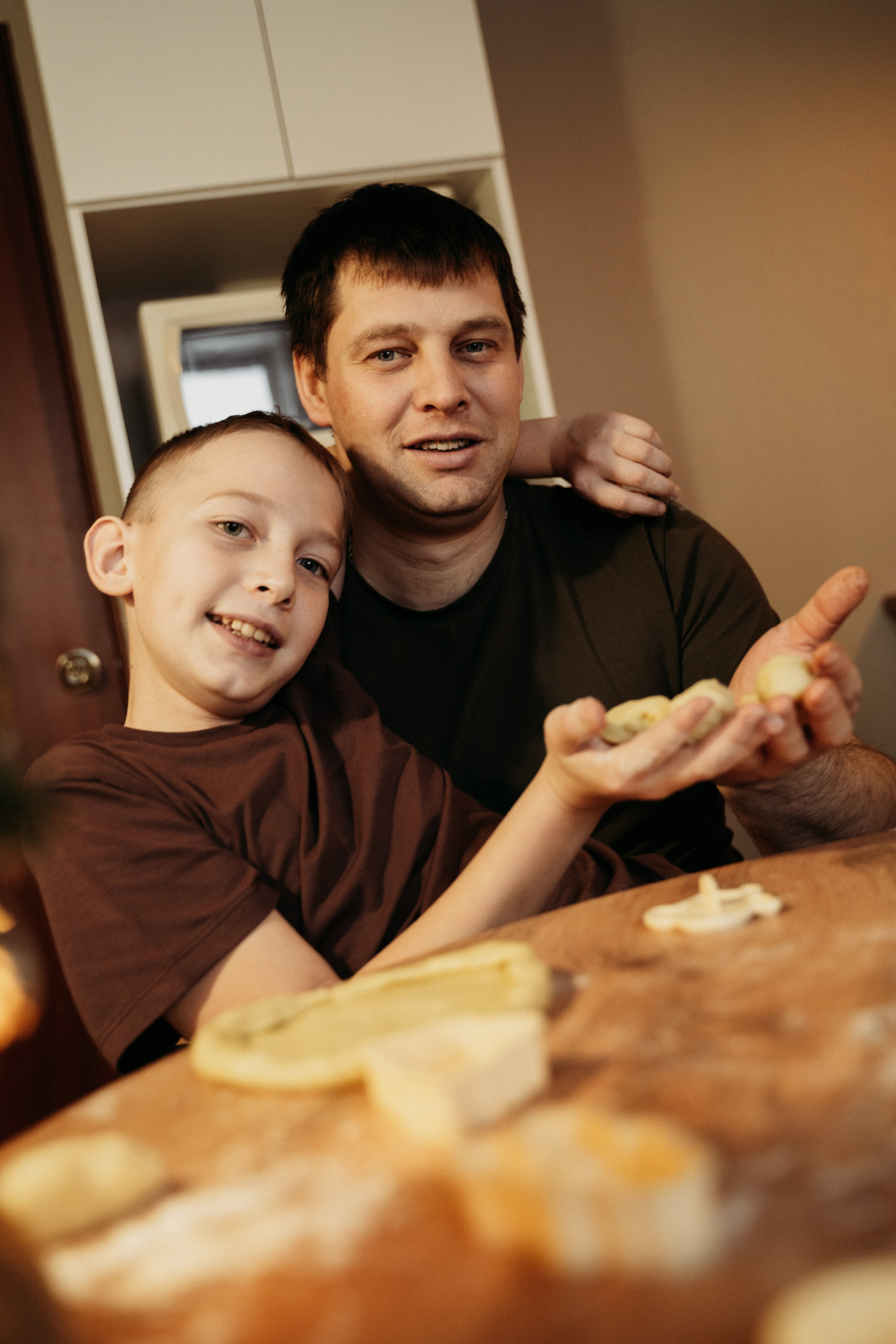 Семья на кухне