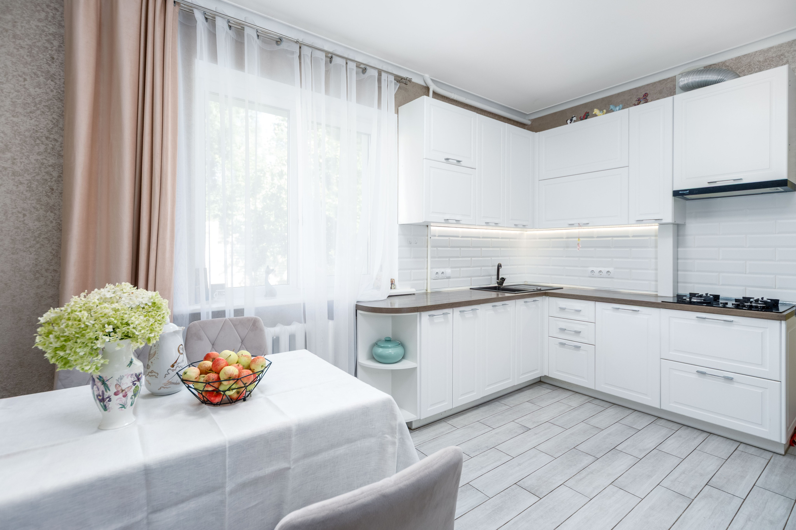 Фото интерьера кухни в частном доме