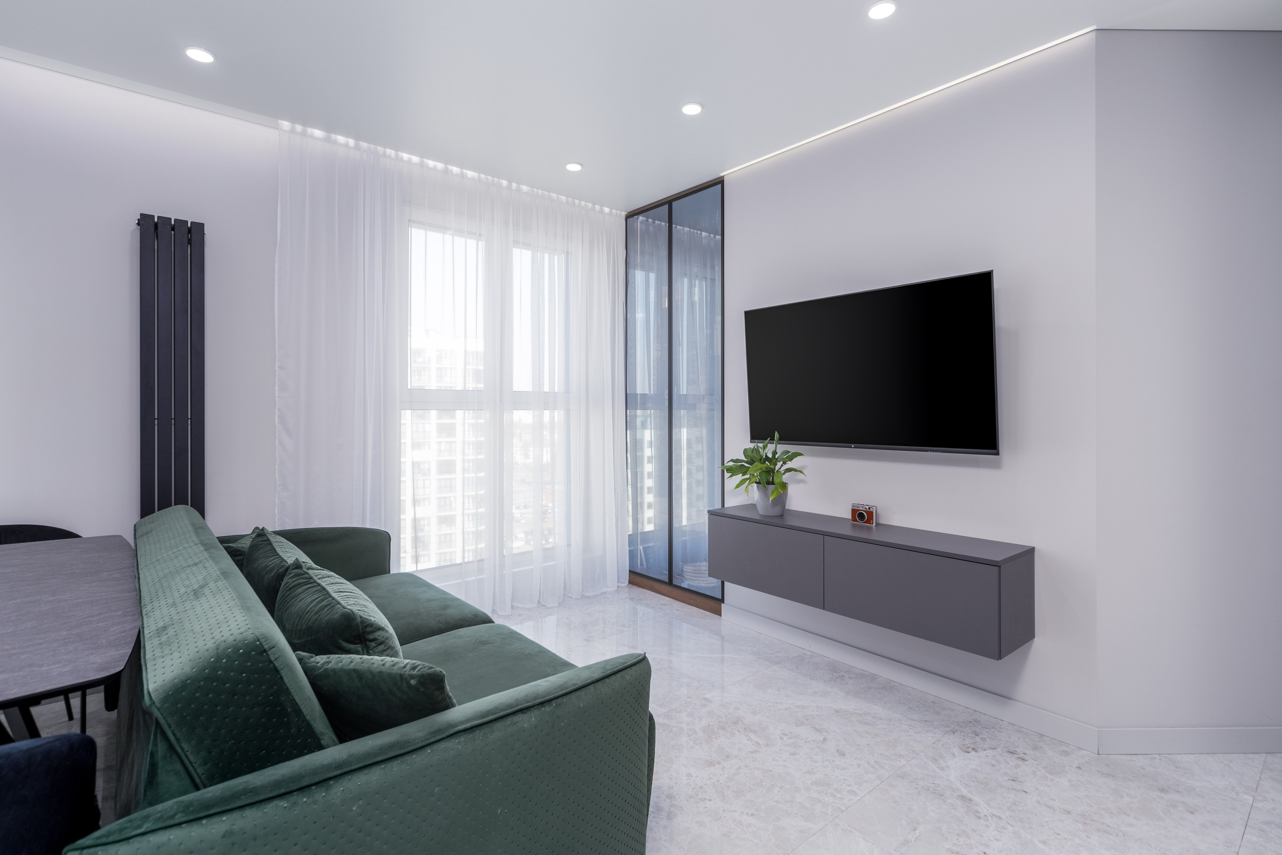 ТВ-зона в гостиной в евротрешке в Минск Мир