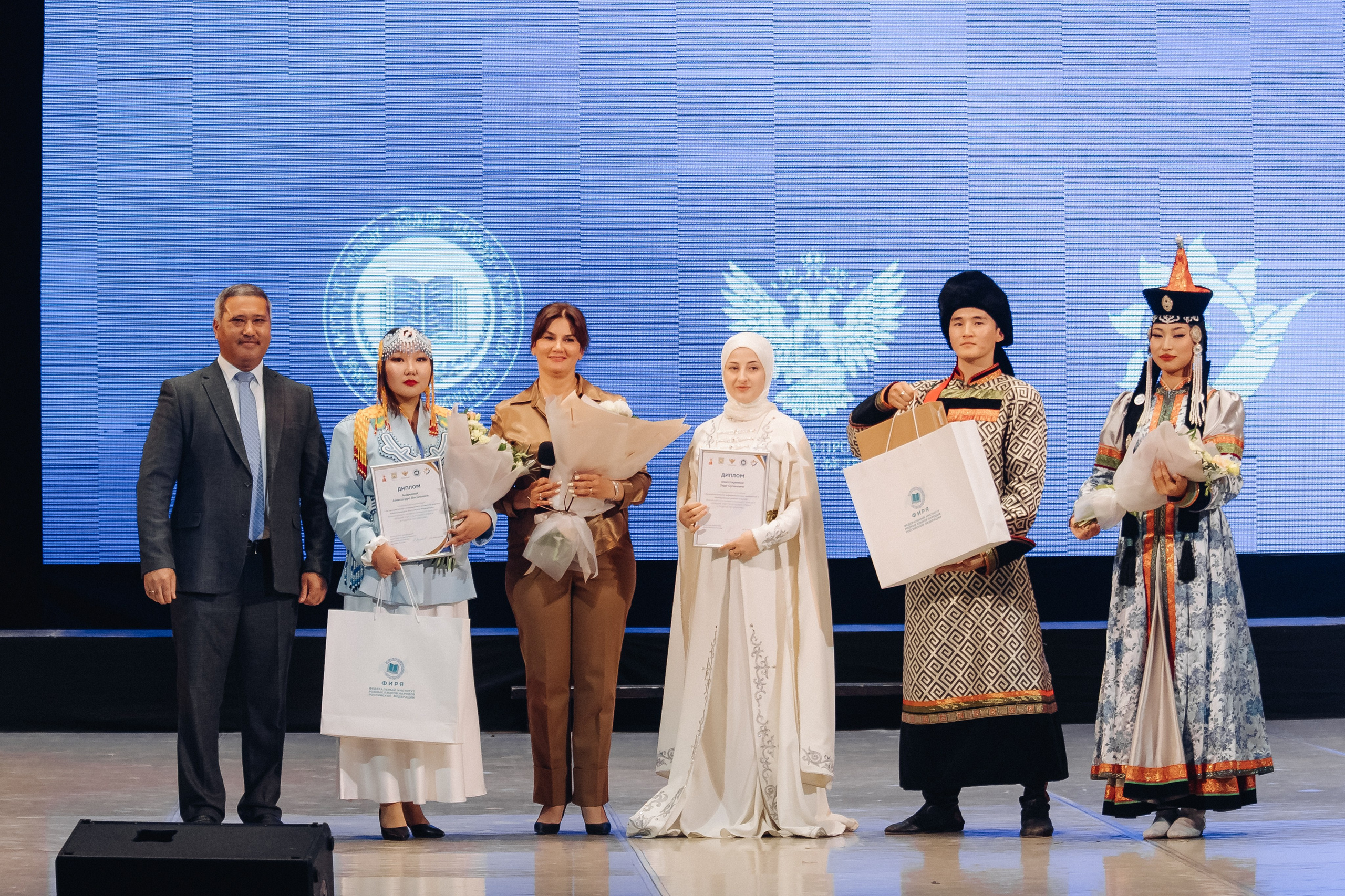 Лучший учитель родного языка и литературы 2025. Свадебный и семейный фотограф в Улан-Удэ