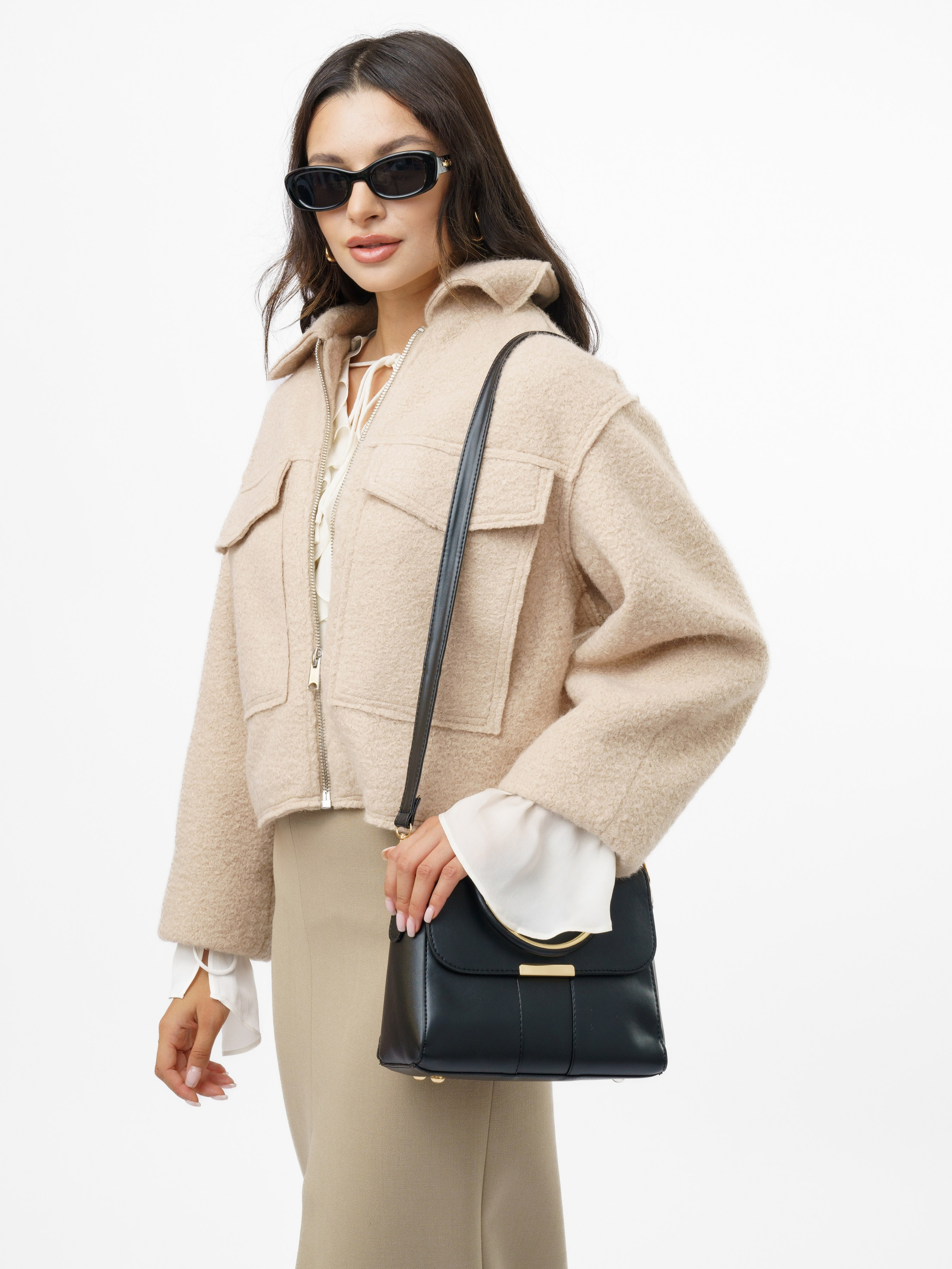 Съемка сумок со стилистом. KED Production — продакшн из СПб. Создаём фото, видео и контент, который помогает брендам и селлерам продавать больше