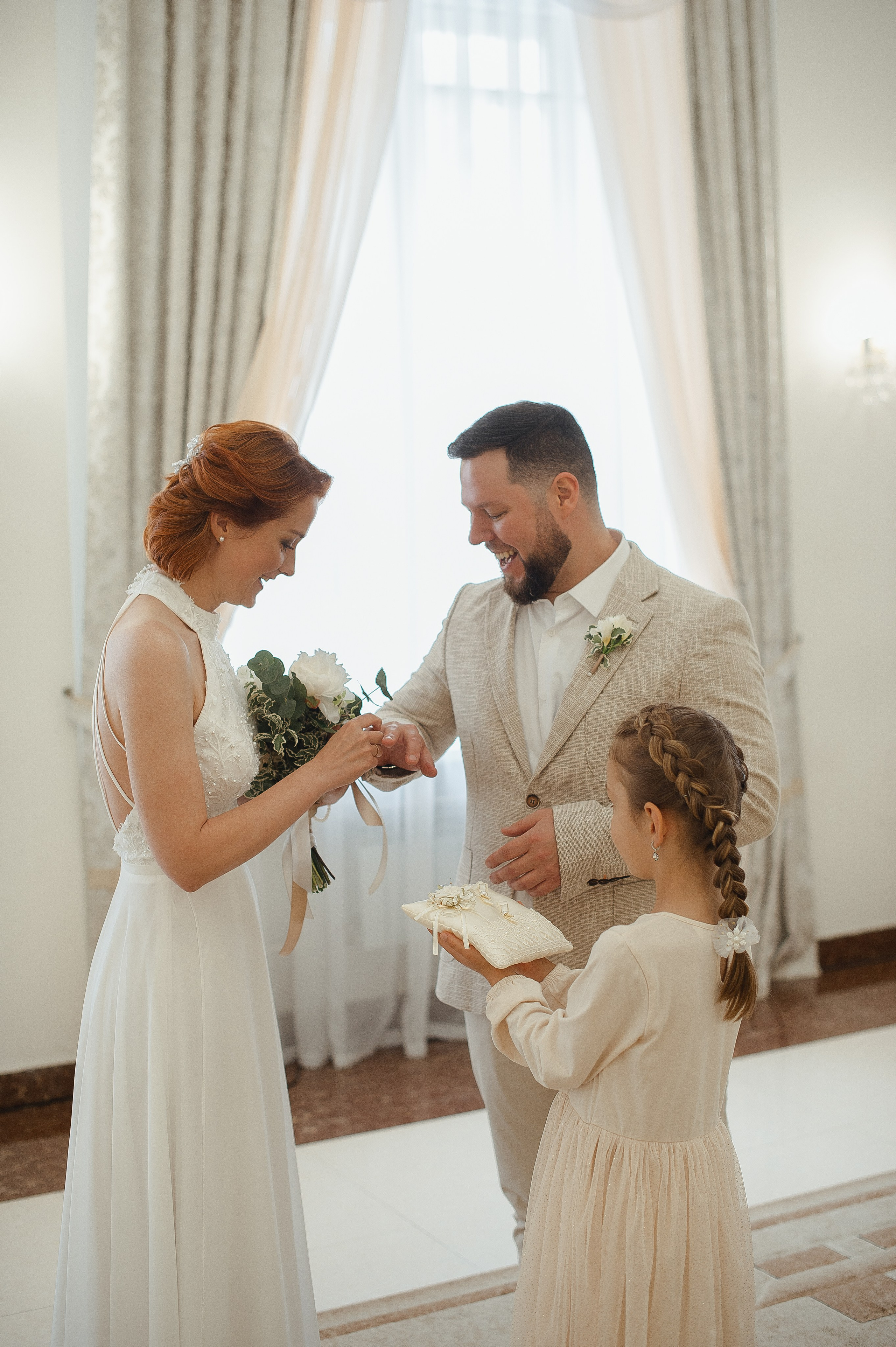 Свадебная фотосессия по историческому центру города Ярославль. Свадебный фотограф в Ярославле Денис Медоваров