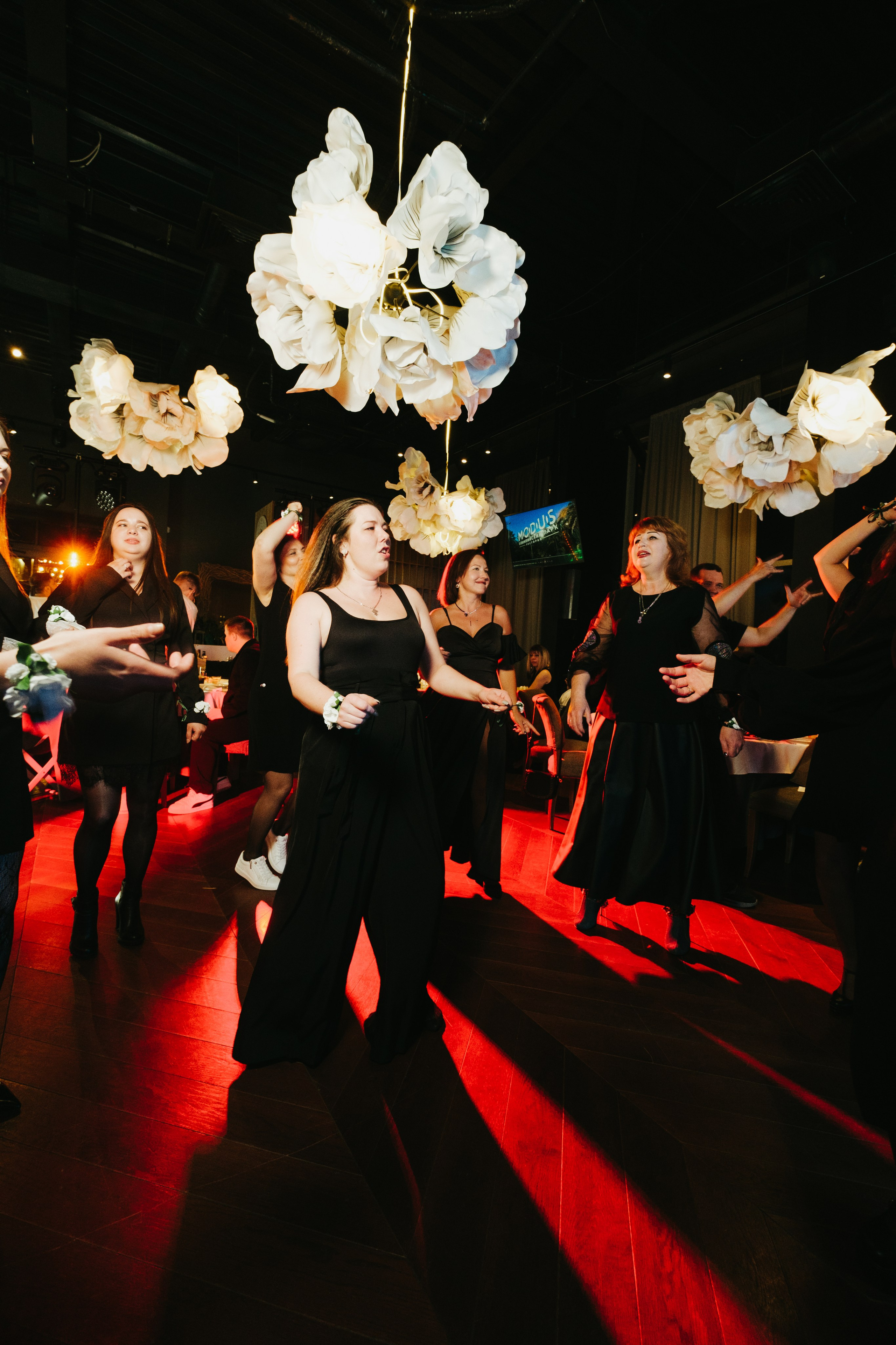 Корпоратив в Сириусу (Адлер) 10 лет компании. Свадебный фотограф Денис Ожигин в Краснодаре и крае. Эмоциональная и стильная съемка вашего дня