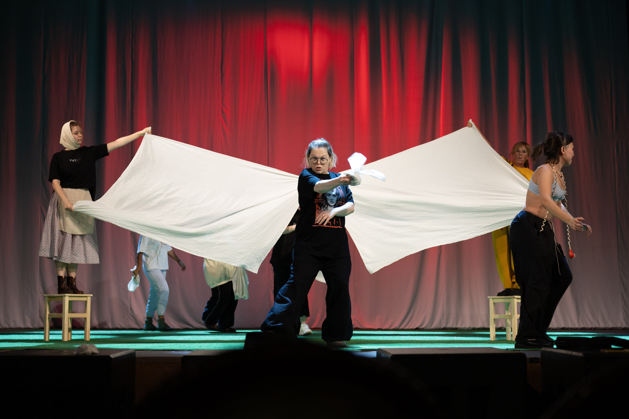 Спектакль Егора Дружинина «Всюду жизнь»