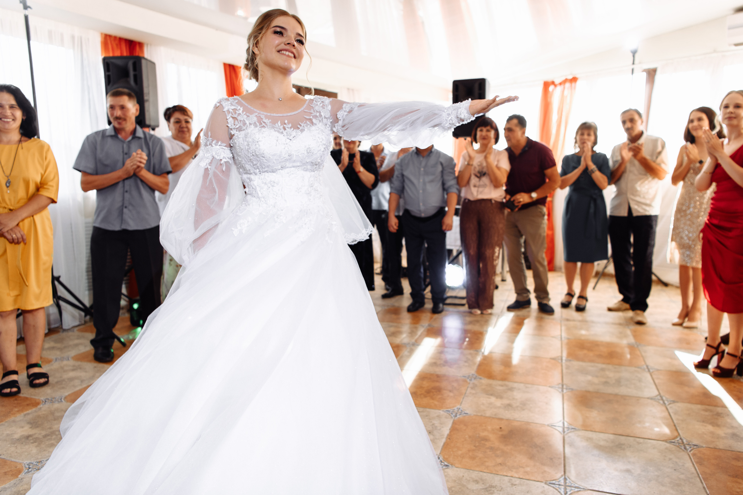 Свадебная прогулка в ЖК Аристократ на Ленина. Свадебный и семейный фотограф в Уфе | Винс Константин | Фотопроекты