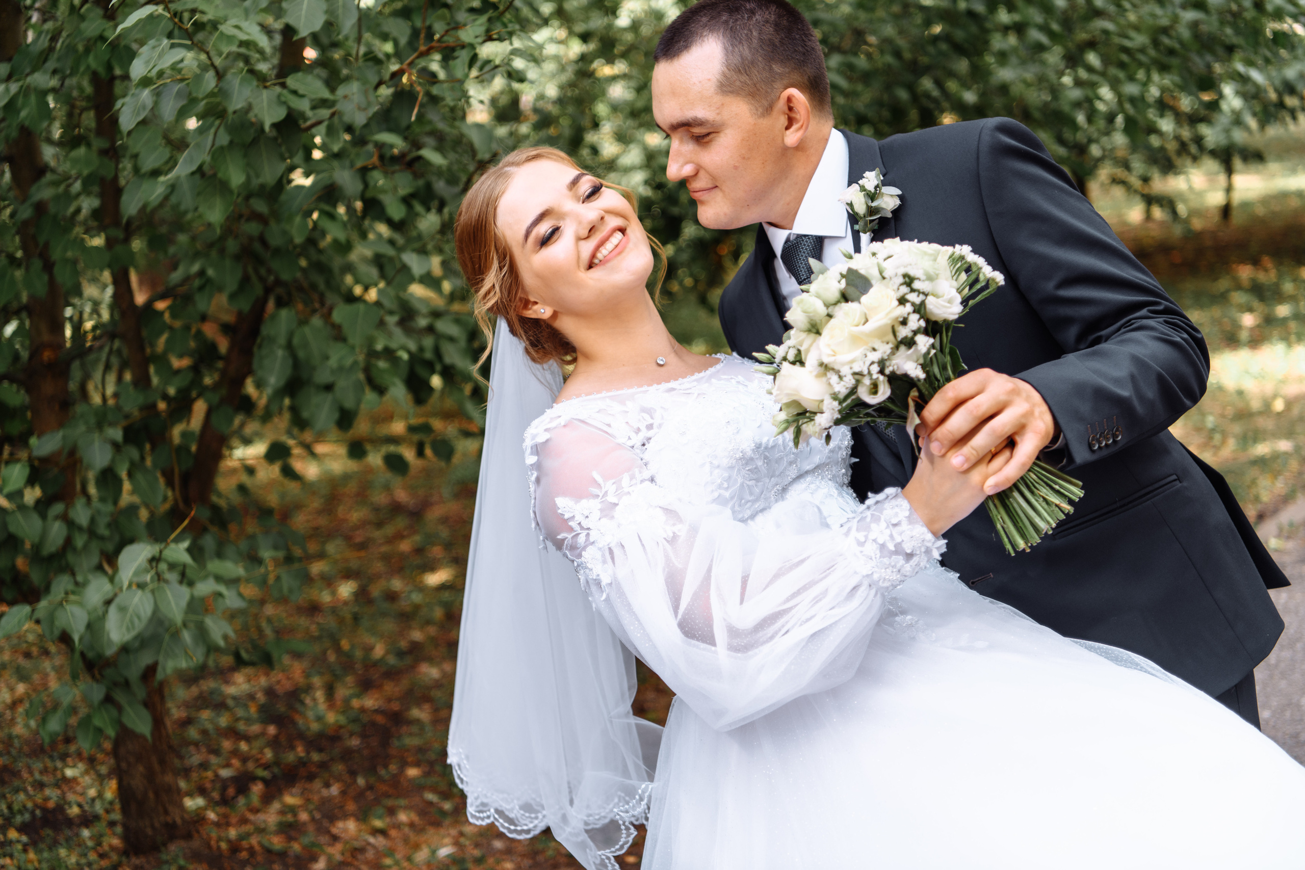 Свадебная прогулка в ЖК Аристократ на Ленина. Свадебный и семейный фотограф в Уфе | Винс Константин | Фотопроекты