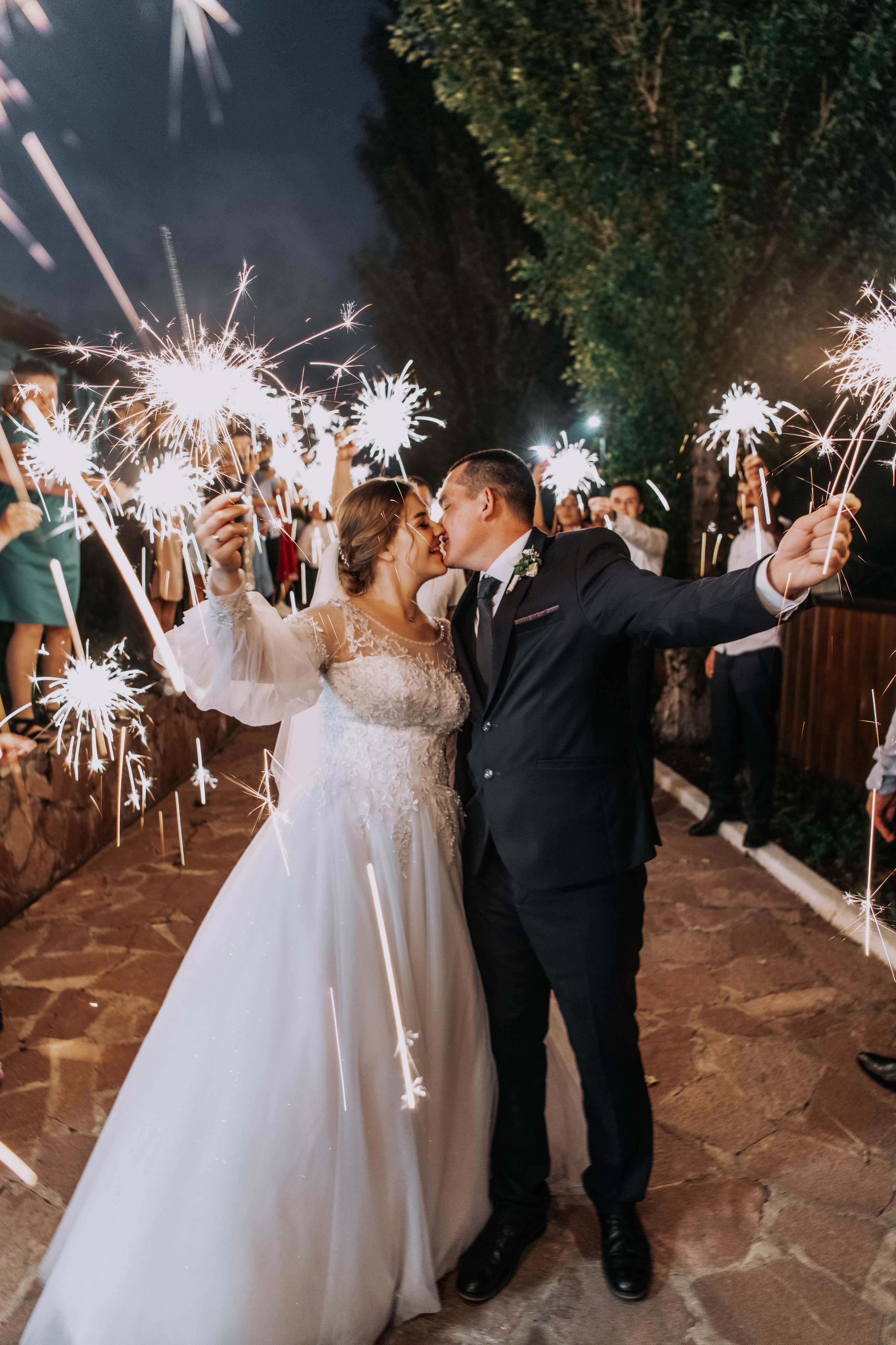 Свадебная прогулка в ЖК Аристократ на Ленина. Свадебный и семейный фотограф в Уфе | Винс Константин | Фотопроекты