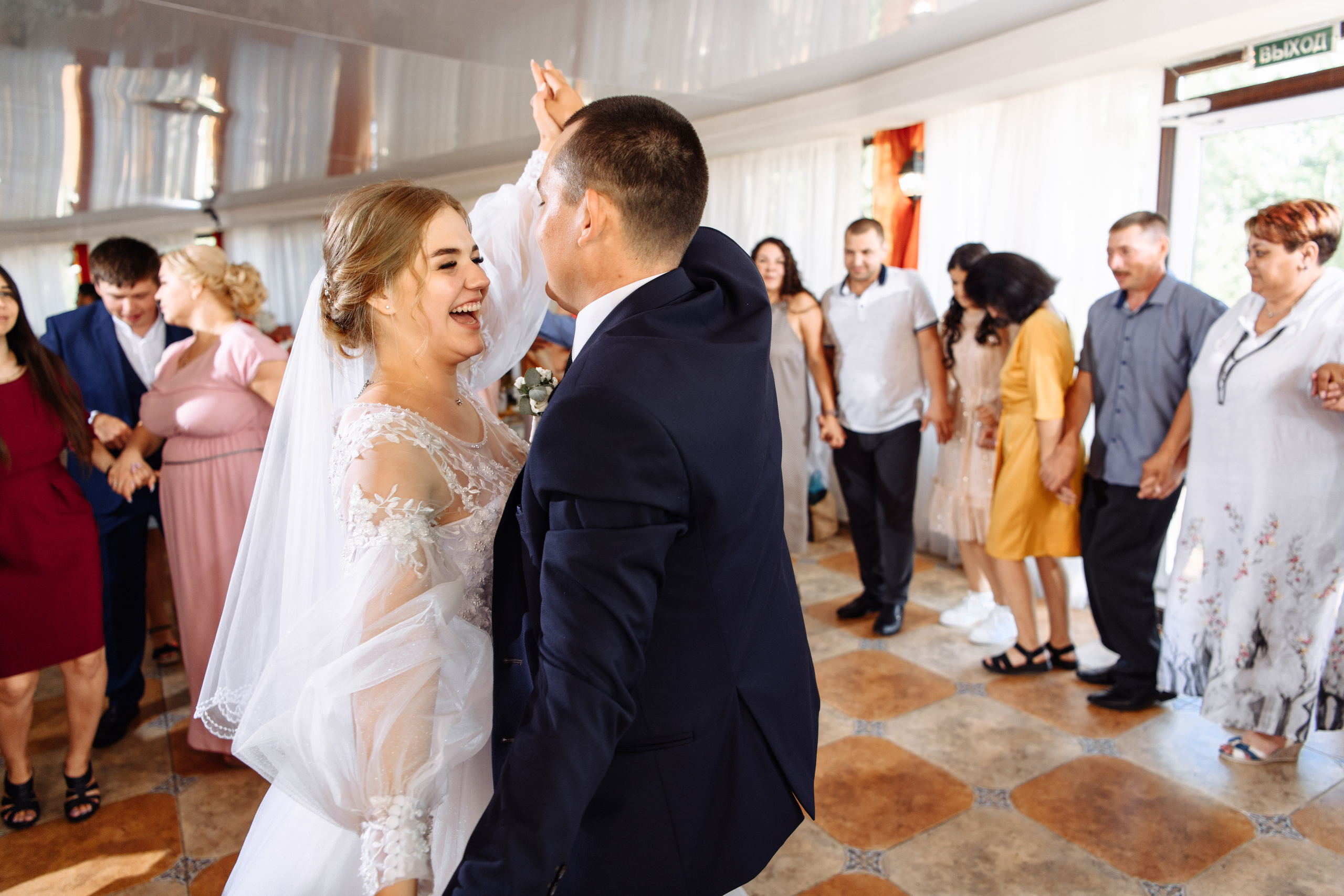 Свадебная прогулка в ЖК Аристократ на Ленина. Свадебный и семейный фотограф в Уфе | Винс Константин | Фотопроекты