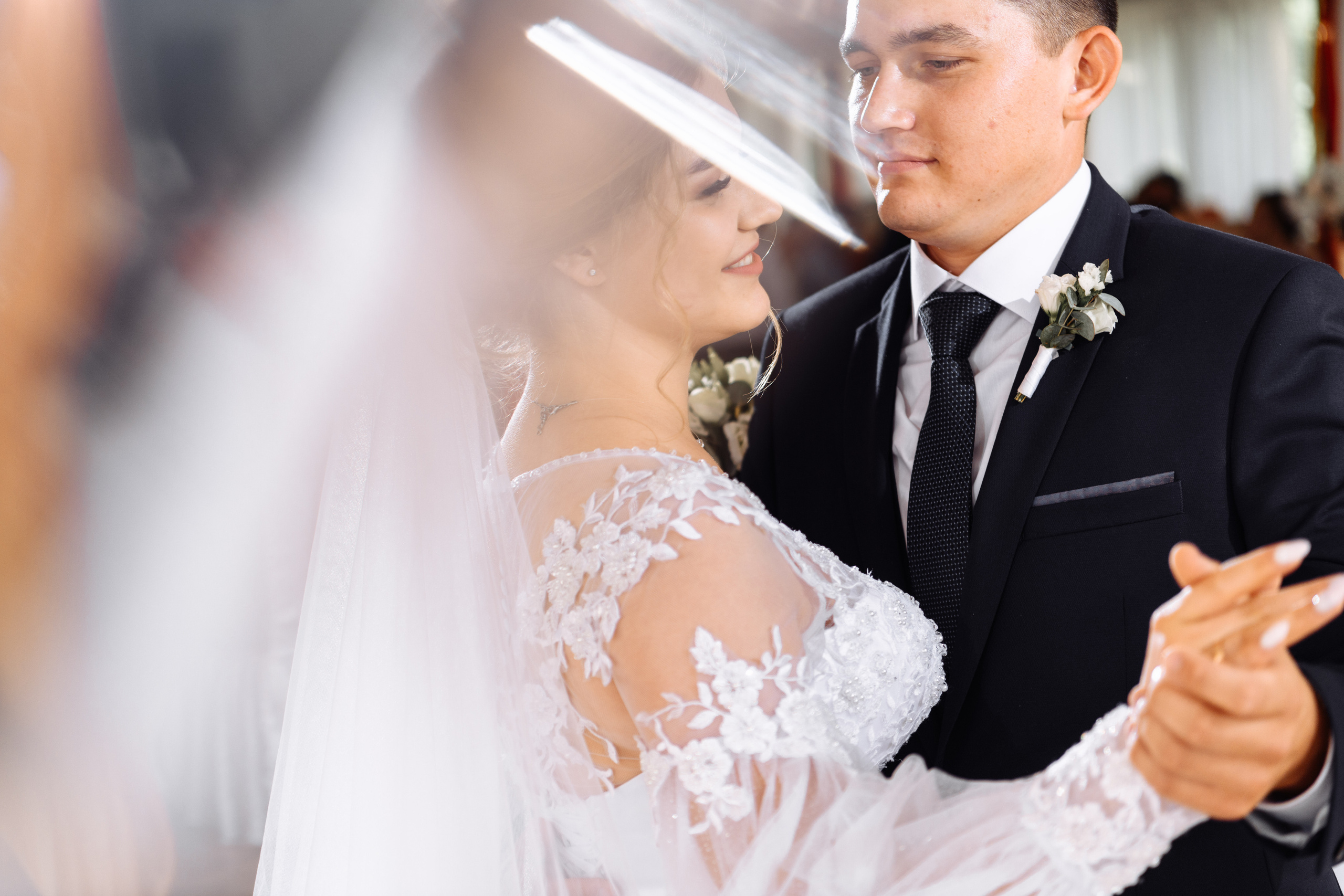 Свадебная прогулка в ЖК Аристократ на Ленина. Свадебный и семейный фотограф в Уфе | Винс Константин | Фотопроекты