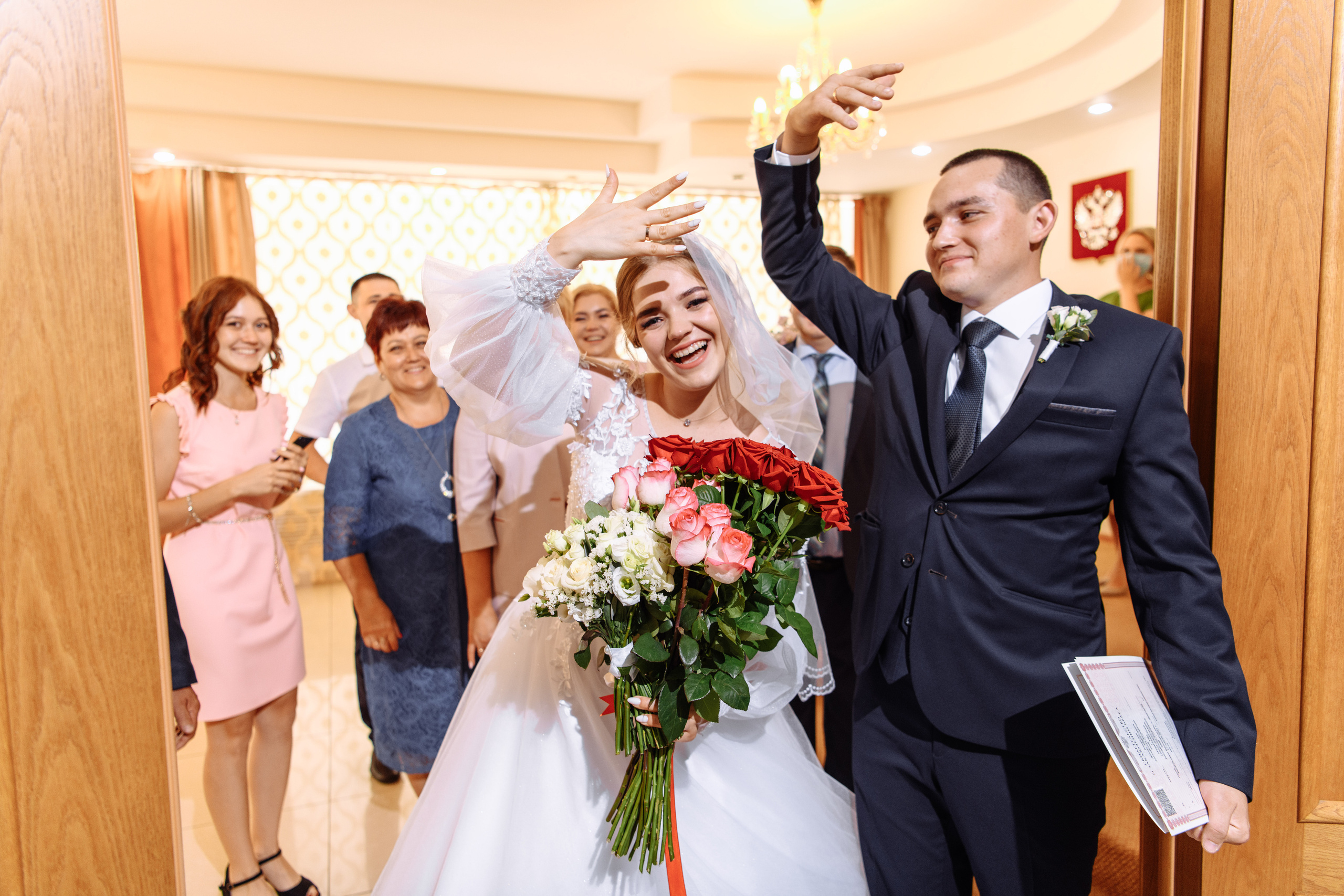 Свадебная прогулка в ЖК Аристократ на Ленина. Свадебный и семейный фотограф в Уфе | Винс Константин | Фотопроекты