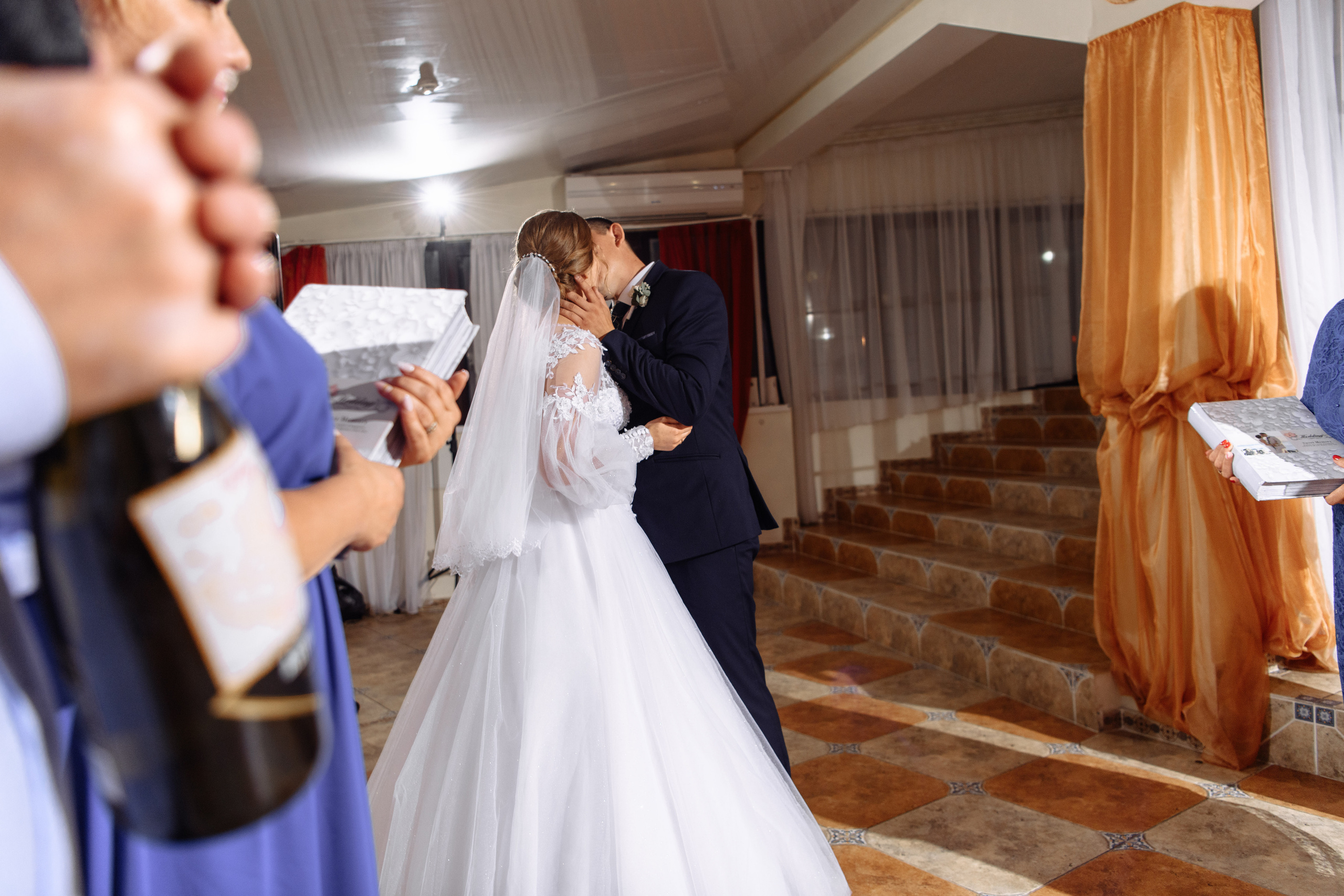 Свадебная прогулка в ЖК Аристократ на Ленина. Свадебный и семейный фотограф в Уфе | Винс Константин | Фотопроекты