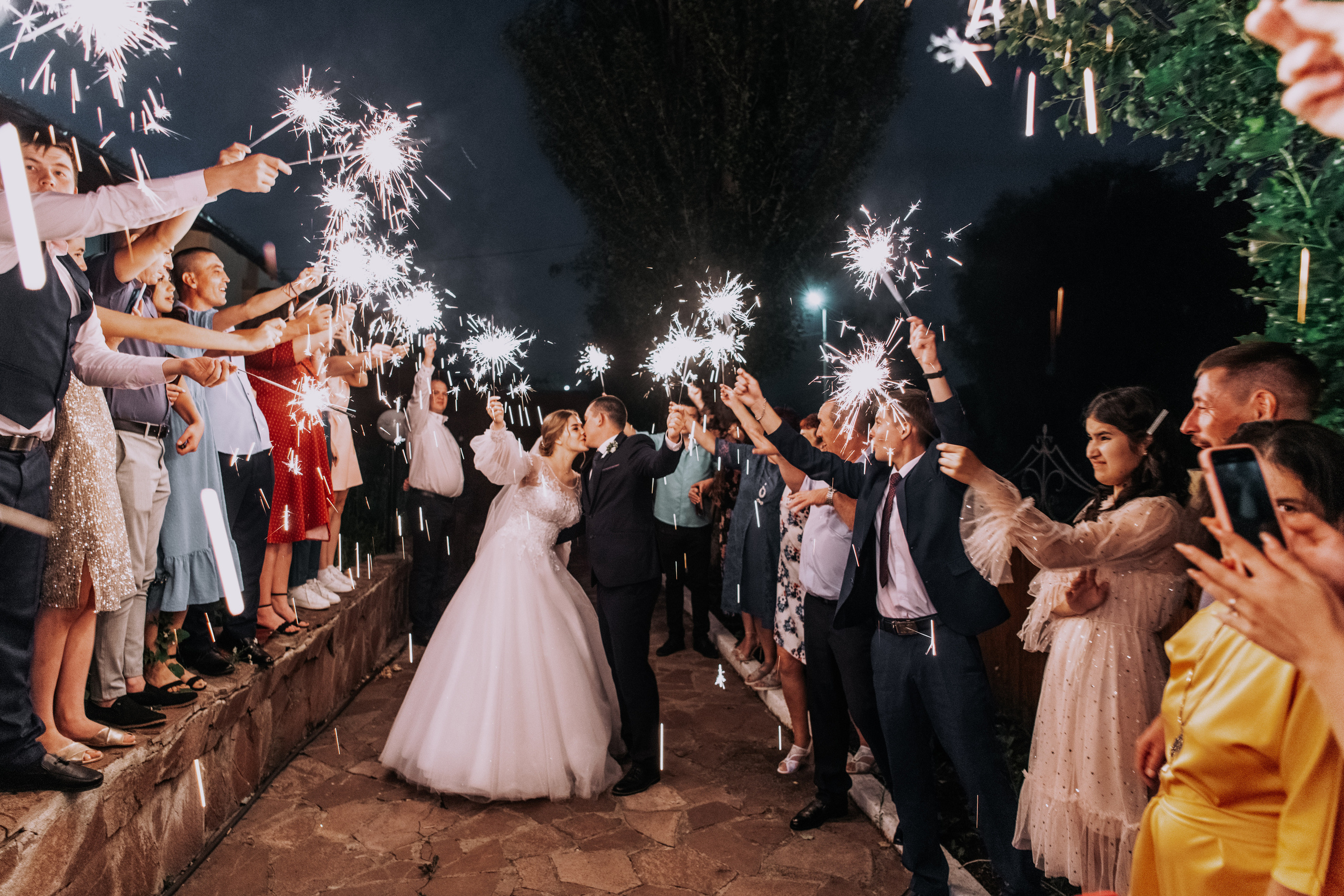 Свадебная прогулка в ЖК Аристократ на Ленина. Свадебный и семейный фотограф в Уфе | Винс Константин | Фотопроекты