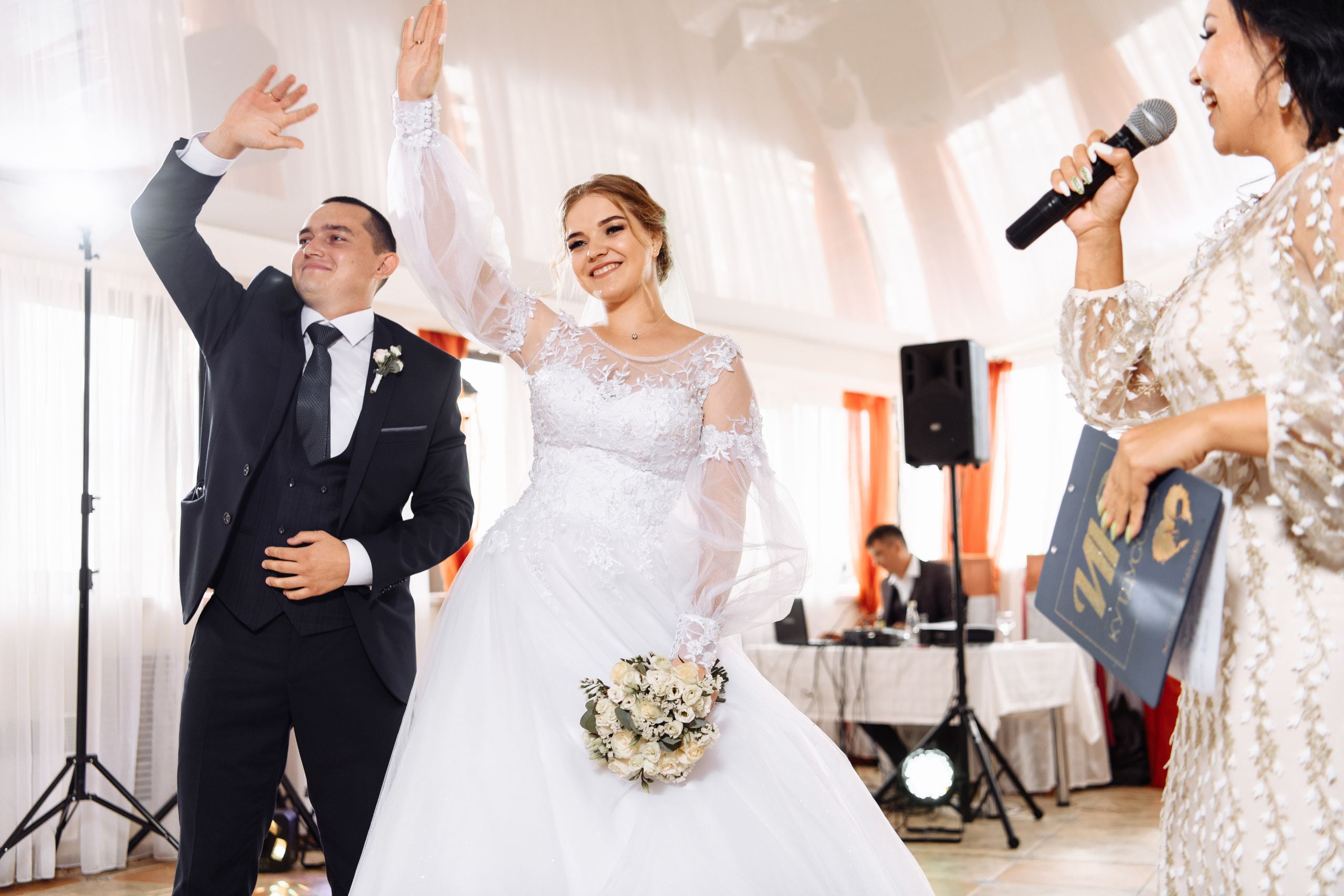 Свадебная прогулка в ЖК Аристократ на Ленина. Свадебный и семейный фотограф в Уфе | Винс Константин | Фотопроекты