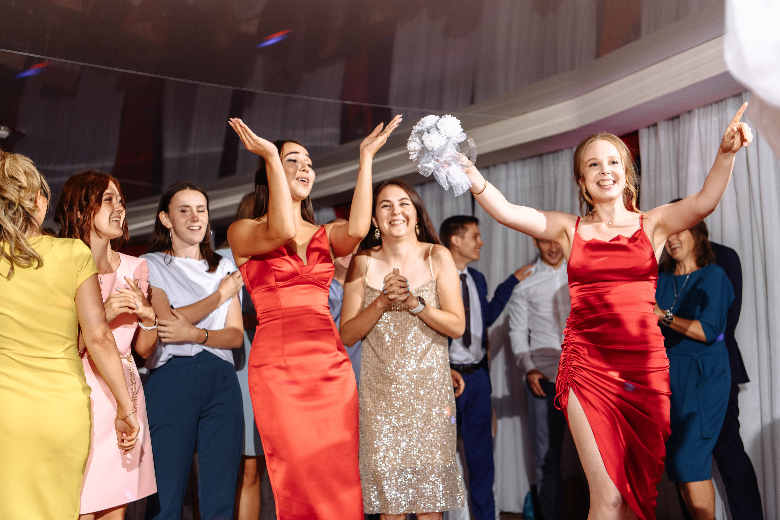 Свадебная прогулка в ЖК Аристократ на Ленина. Свадебный и семейный фотограф в Уфе | Винс Константин | Фотопроекты