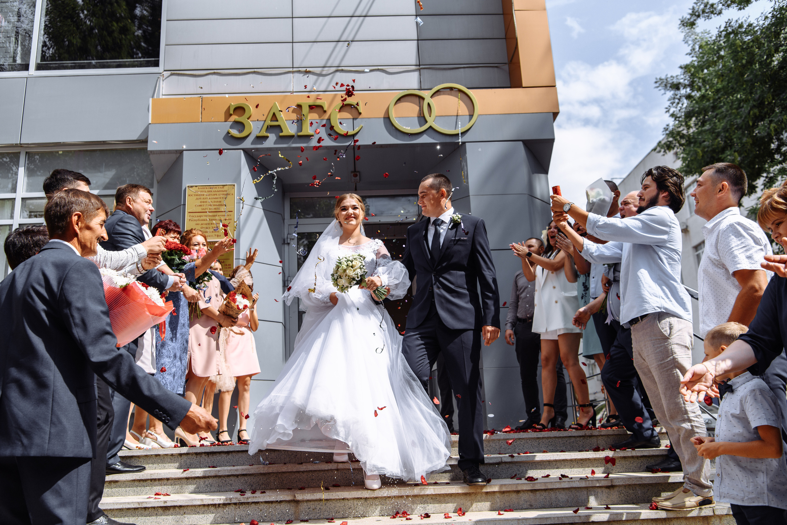 Свадебная прогулка в ЖК Аристократ на Ленина. Свадебный и семейный фотограф в Уфе | Винс Константин | Фотопроекты