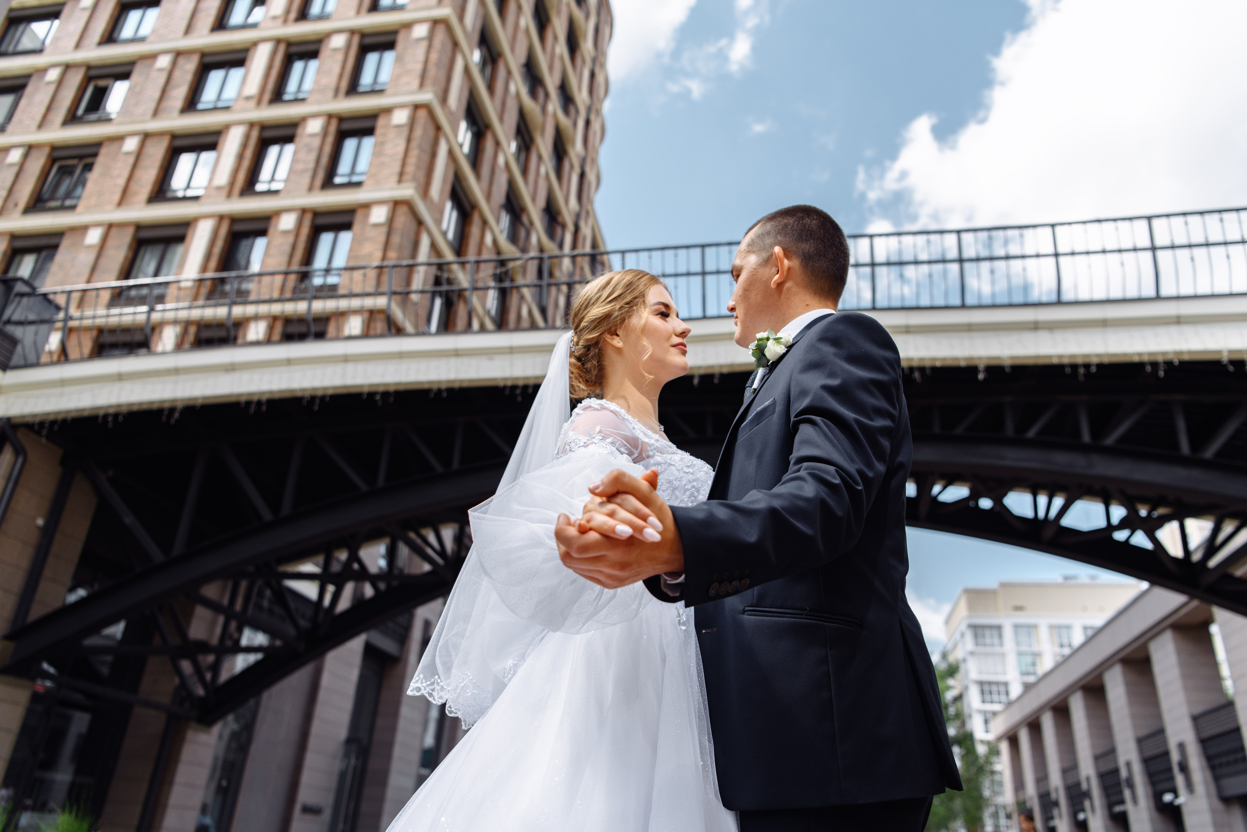 Свадебная прогулка в ЖК Аристократ на Ленина. Свадебный и семейный фотограф в Уфе | Винс Константин | Фотопроекты