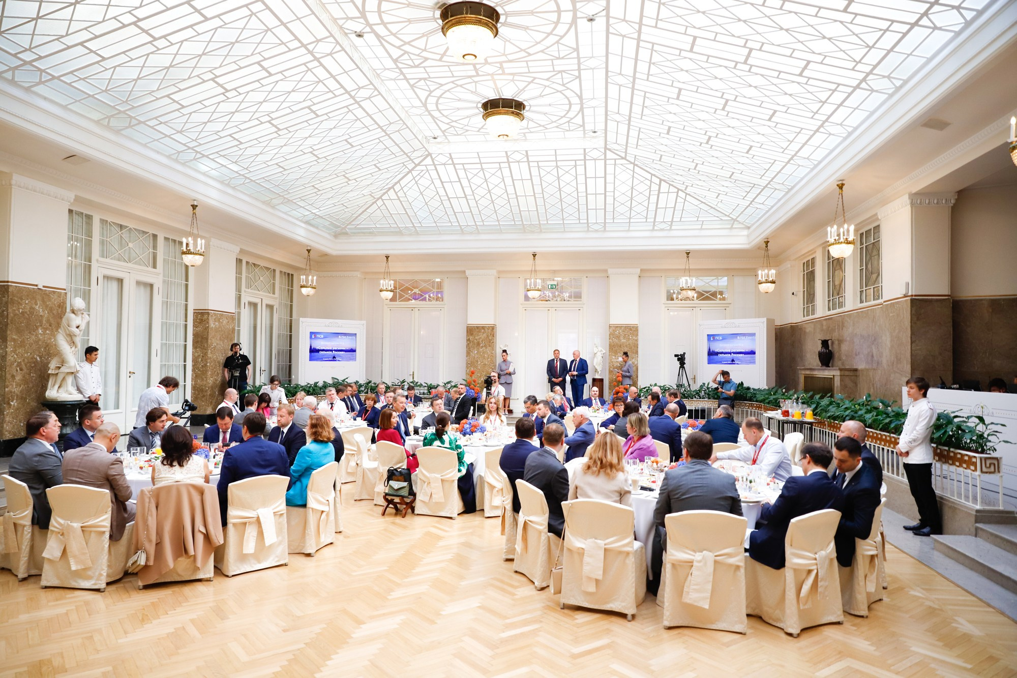 Бизнес-завтрак ПСБ в рамках ПМЭФ. Фотограф Дарья Попова