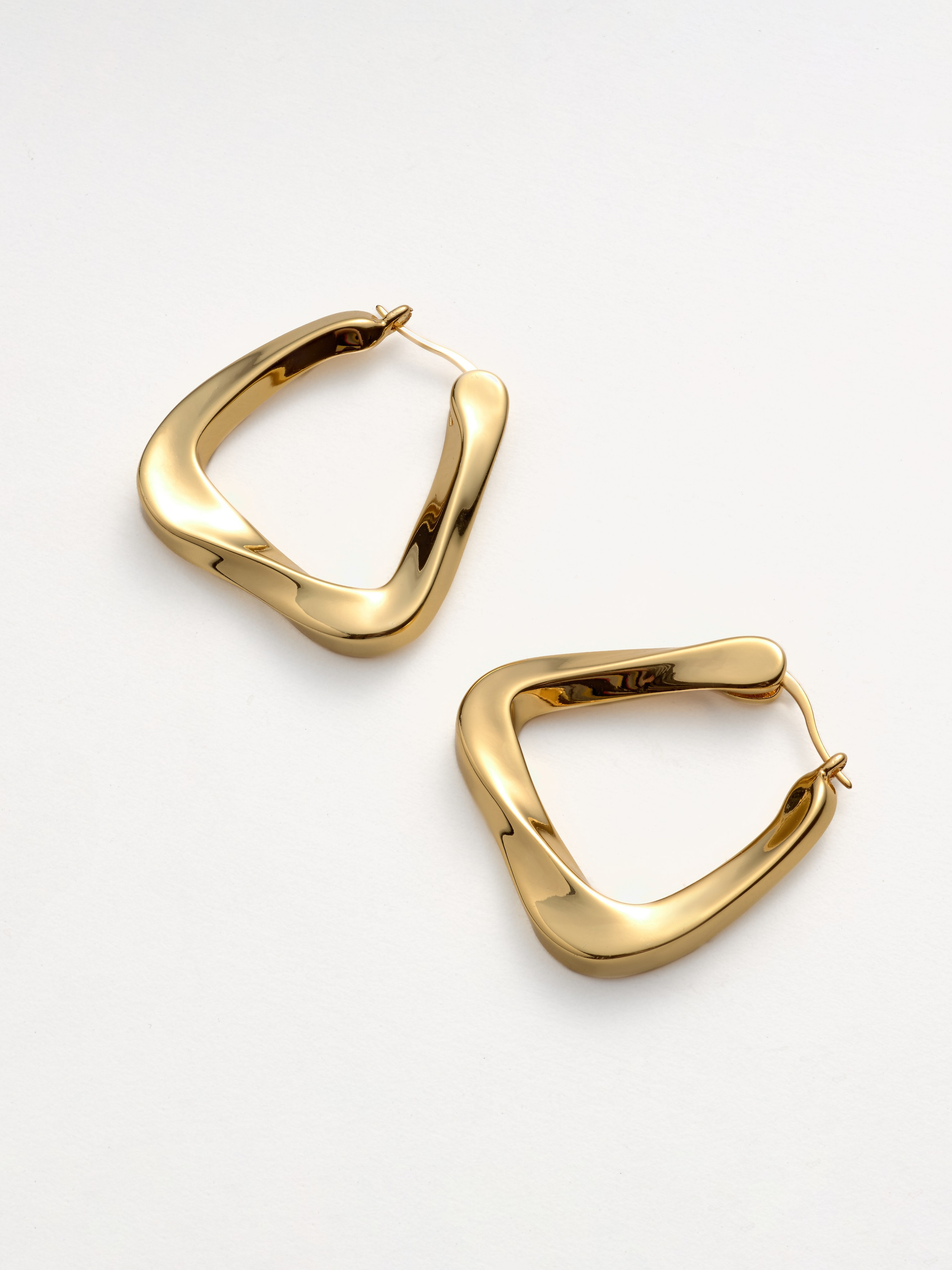 Ювелирные изделия и бижутерия. Предметная фотосъемка в Алматы. Предметный фотограф для маркетплейстов Артур Ахмадиев