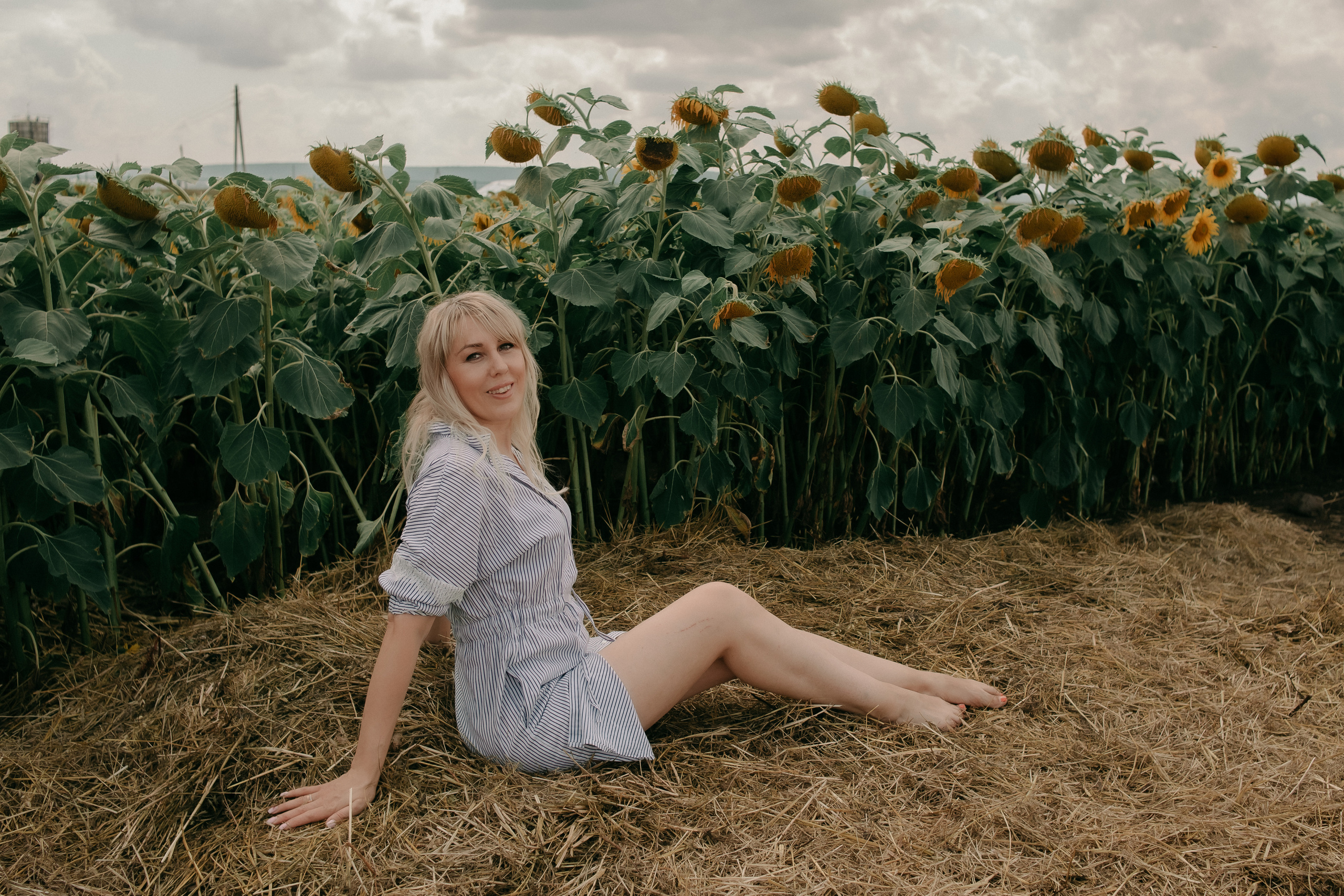 Прогулка в поле. Светлана, Матвей, Захар. Фотограф Регина Крикунова г. Красноярск