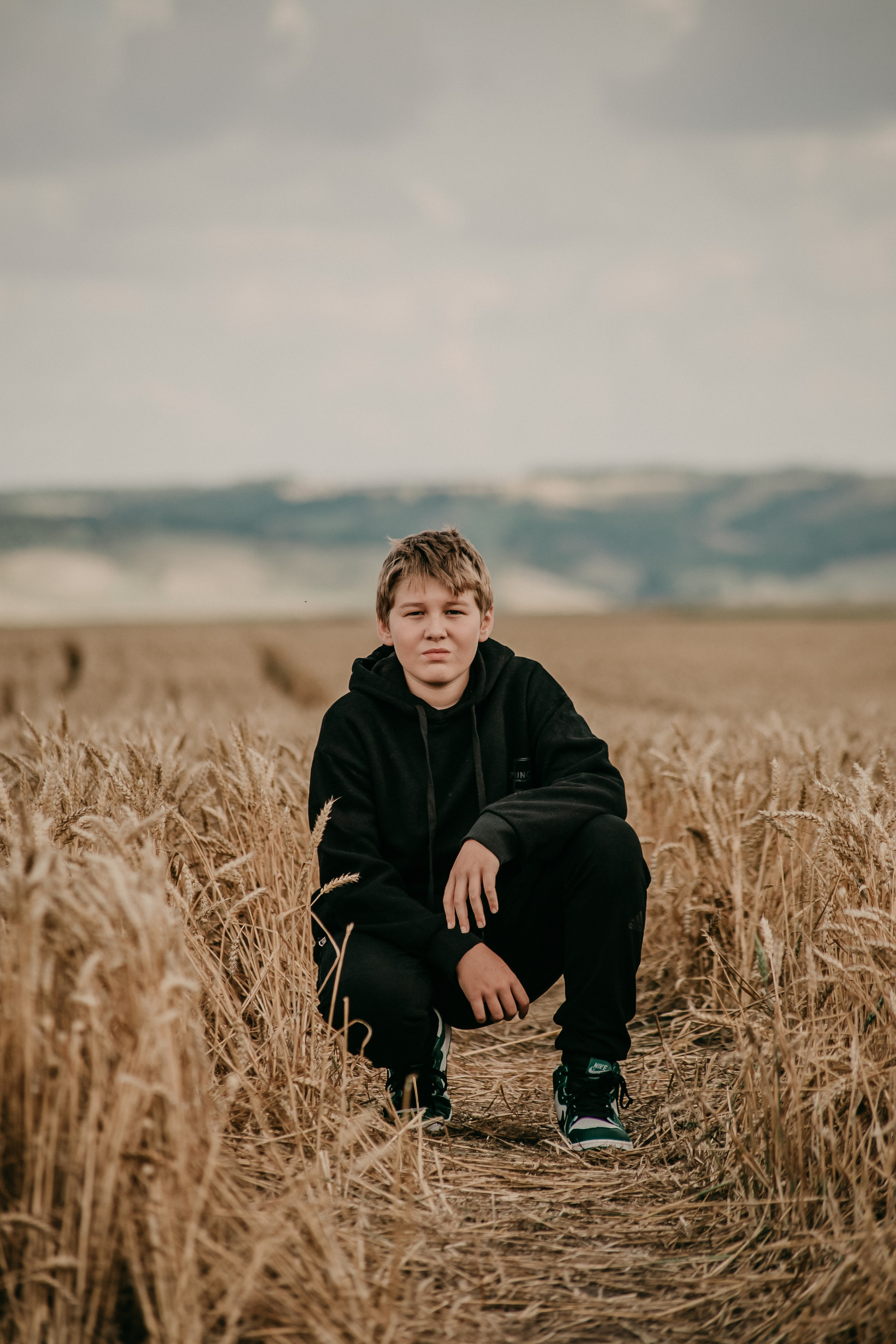 Прогулка в поле. Светлана, Матвей, Захар. Фотограф Регина Крикунова г. Красноярск